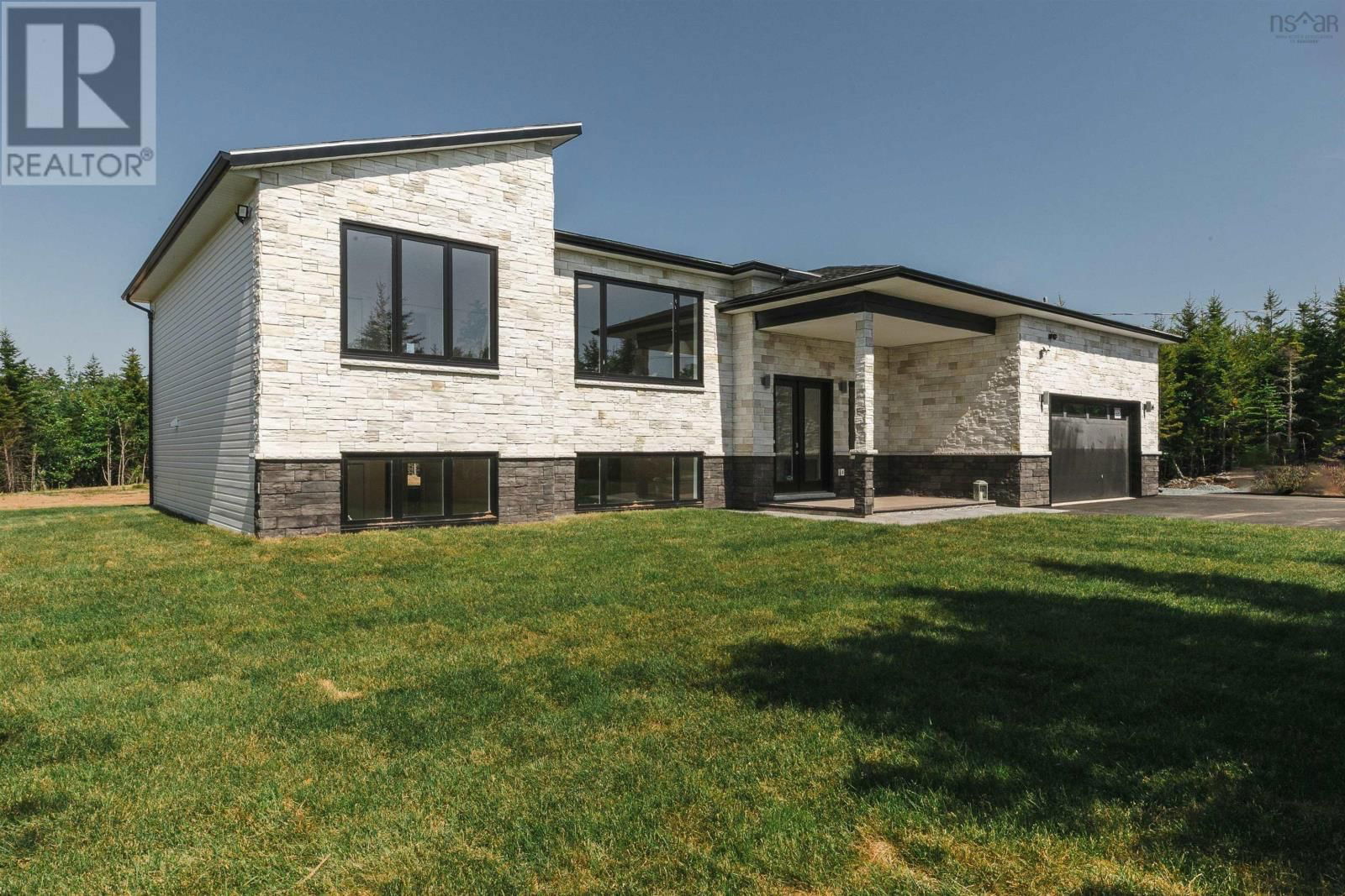 414 CANOE CRESCENT Image 1