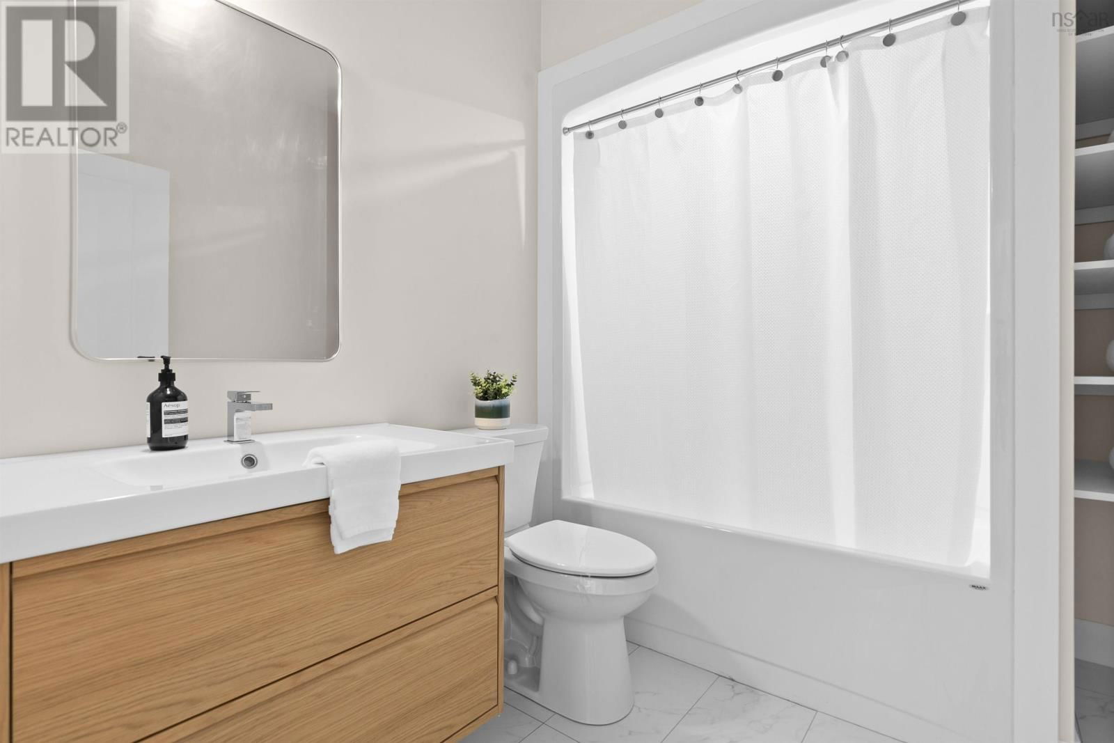 414 CANOE CRESCENT Image 34