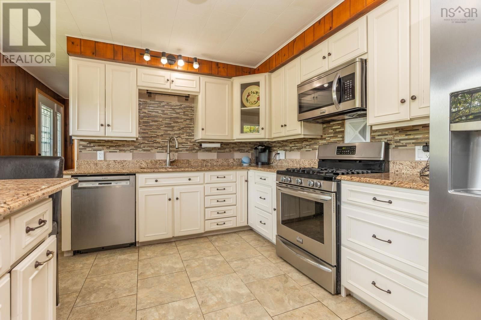 1021 HIGHWAY 1 Image 17