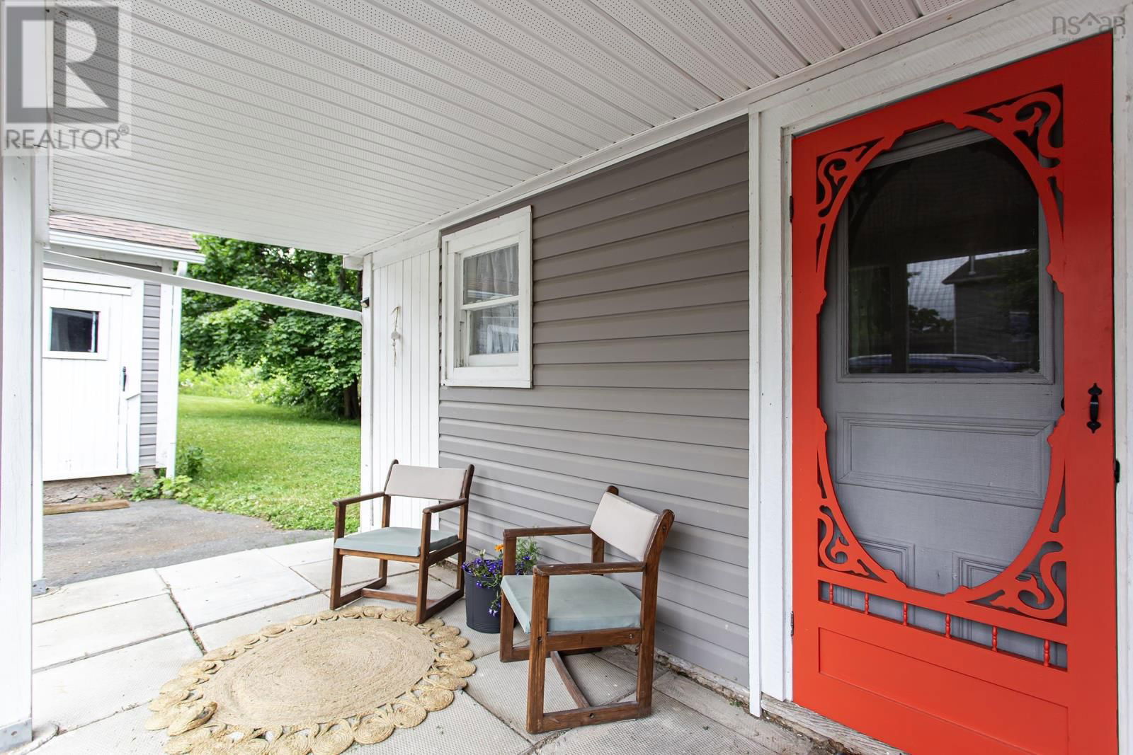108 COTTAGE STREET Image 11