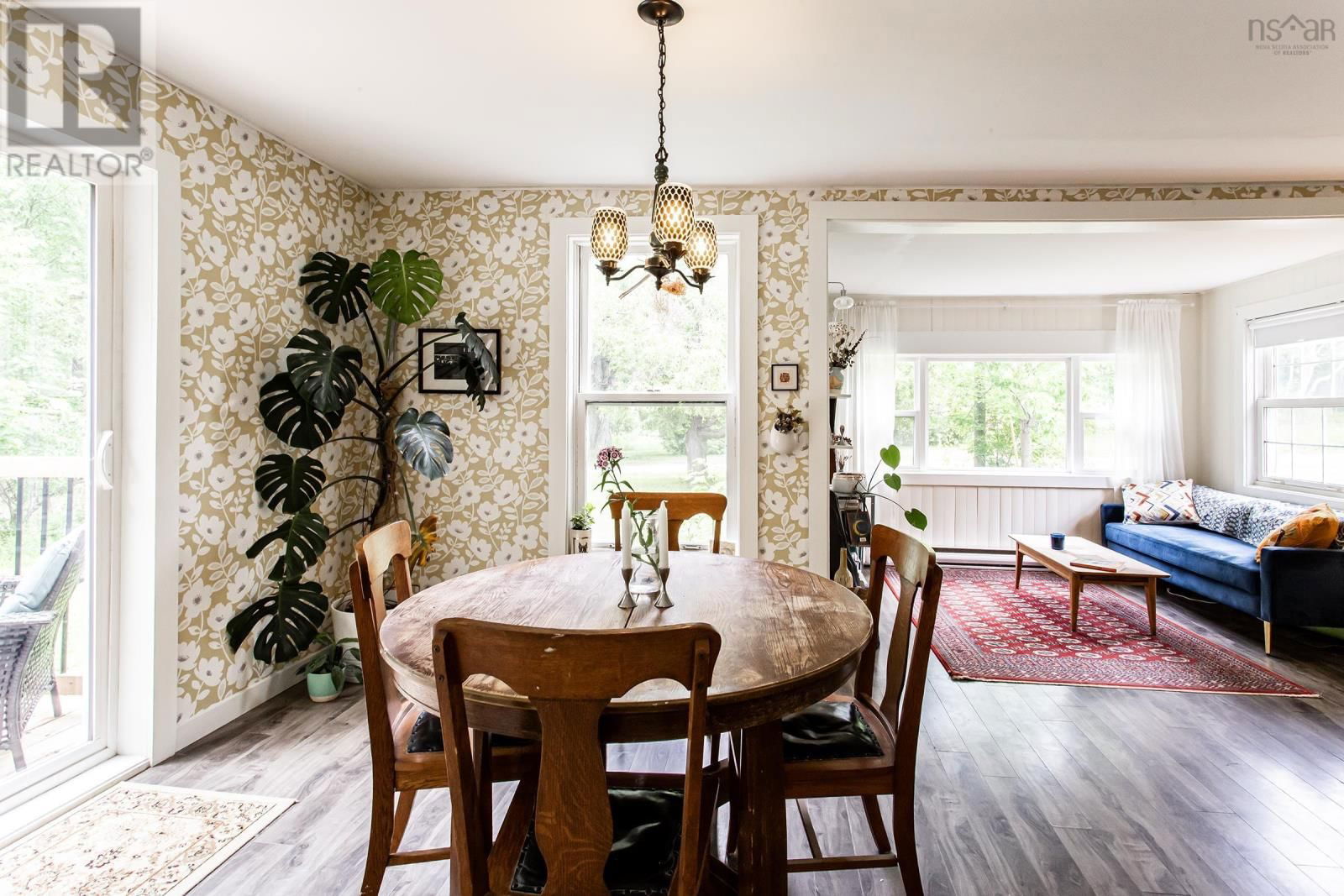 108 COTTAGE STREET Image 12
