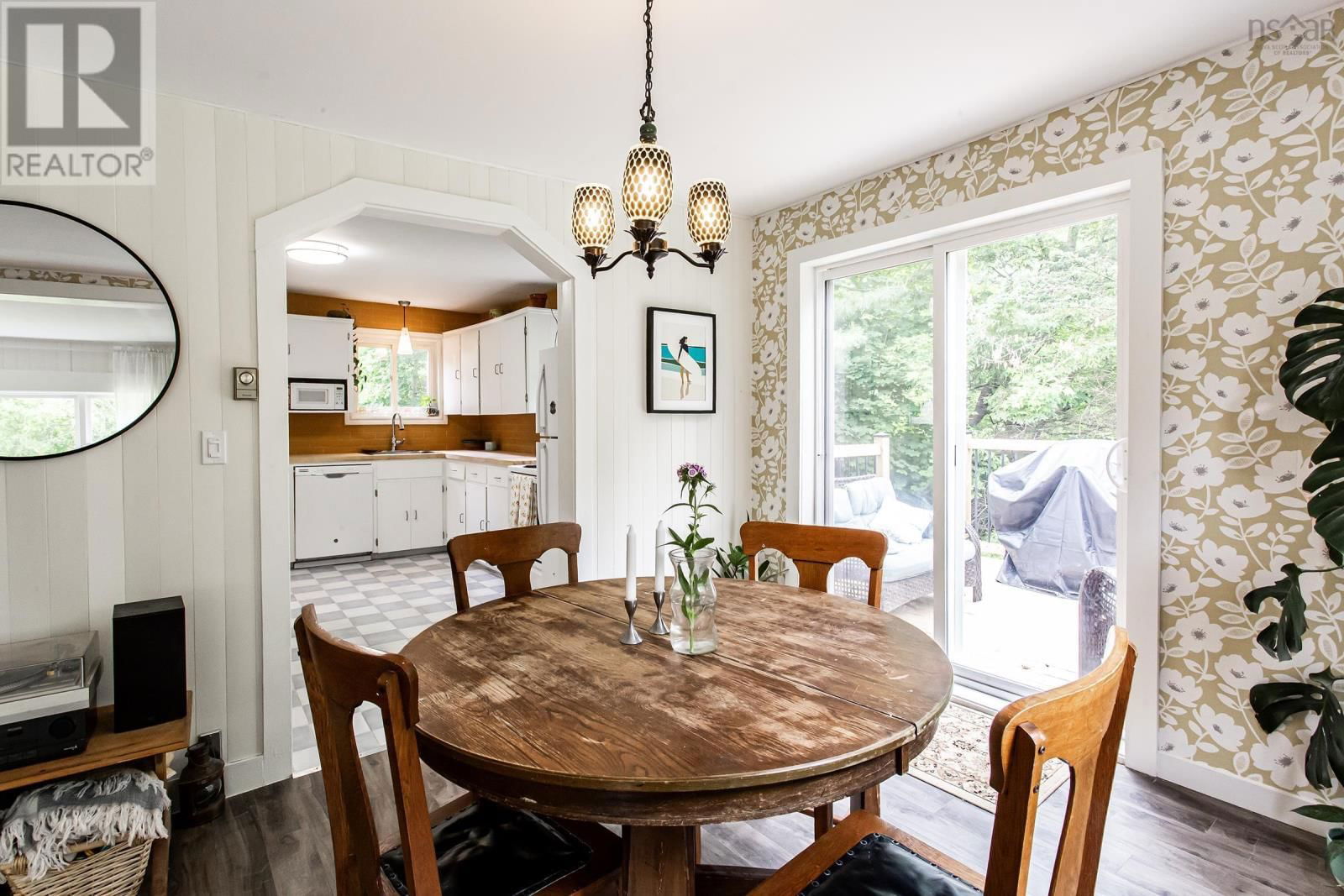 108 COTTAGE STREET Image 14