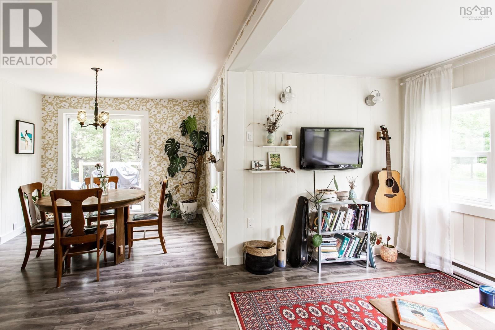 108 COTTAGE STREET Image 15