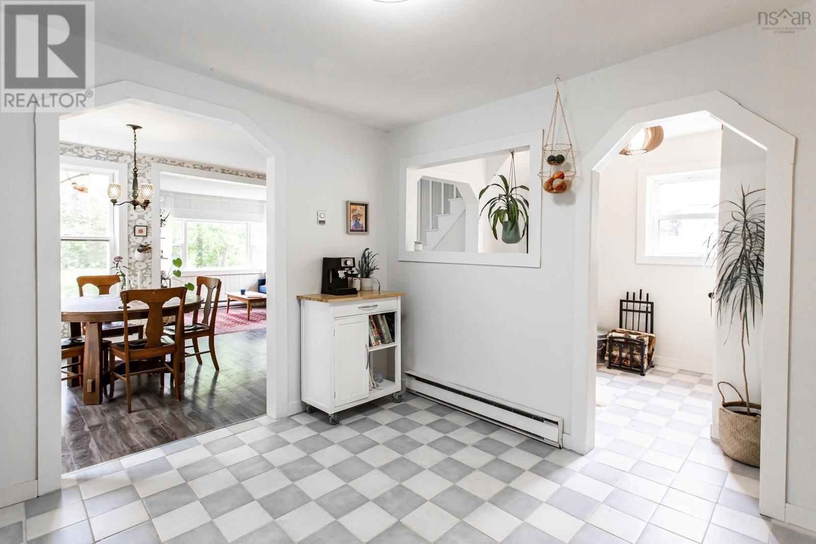 108 COTTAGE STREET Image 18