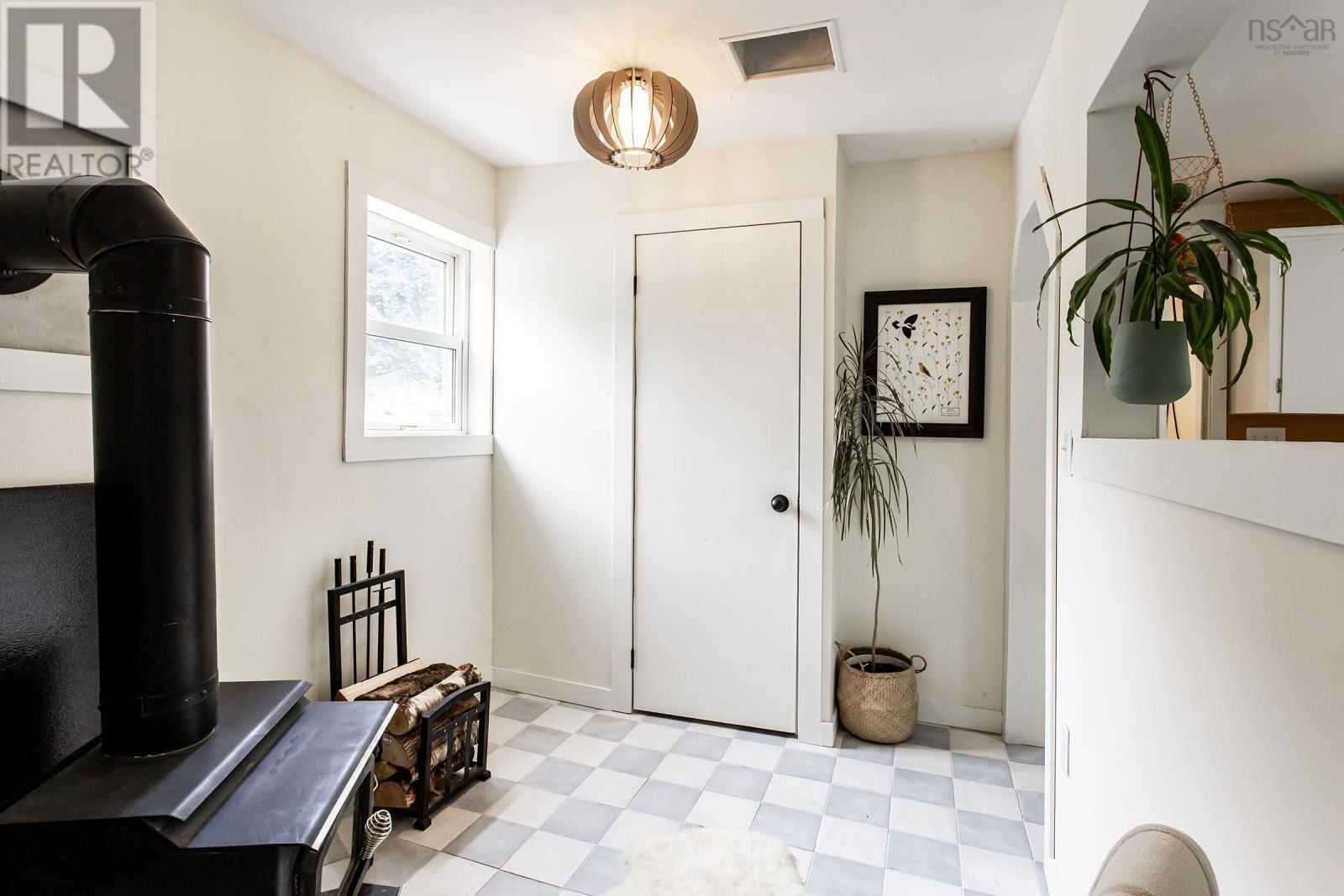 108 COTTAGE STREET Image 19