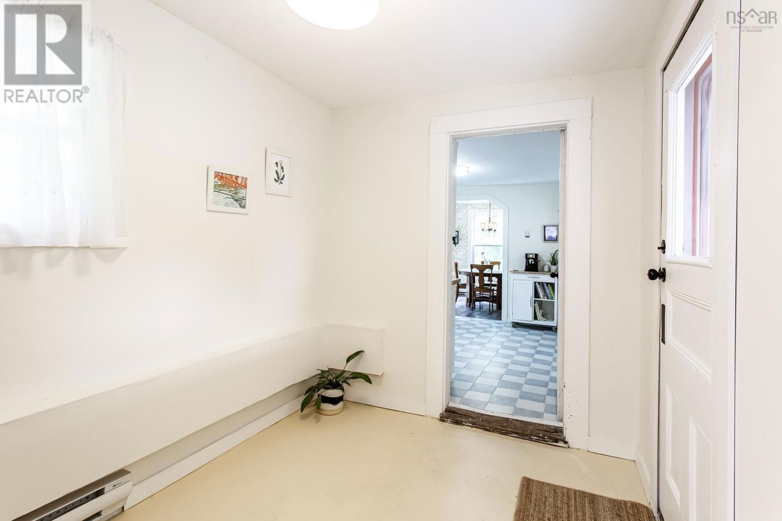 108 COTTAGE STREET Image 22