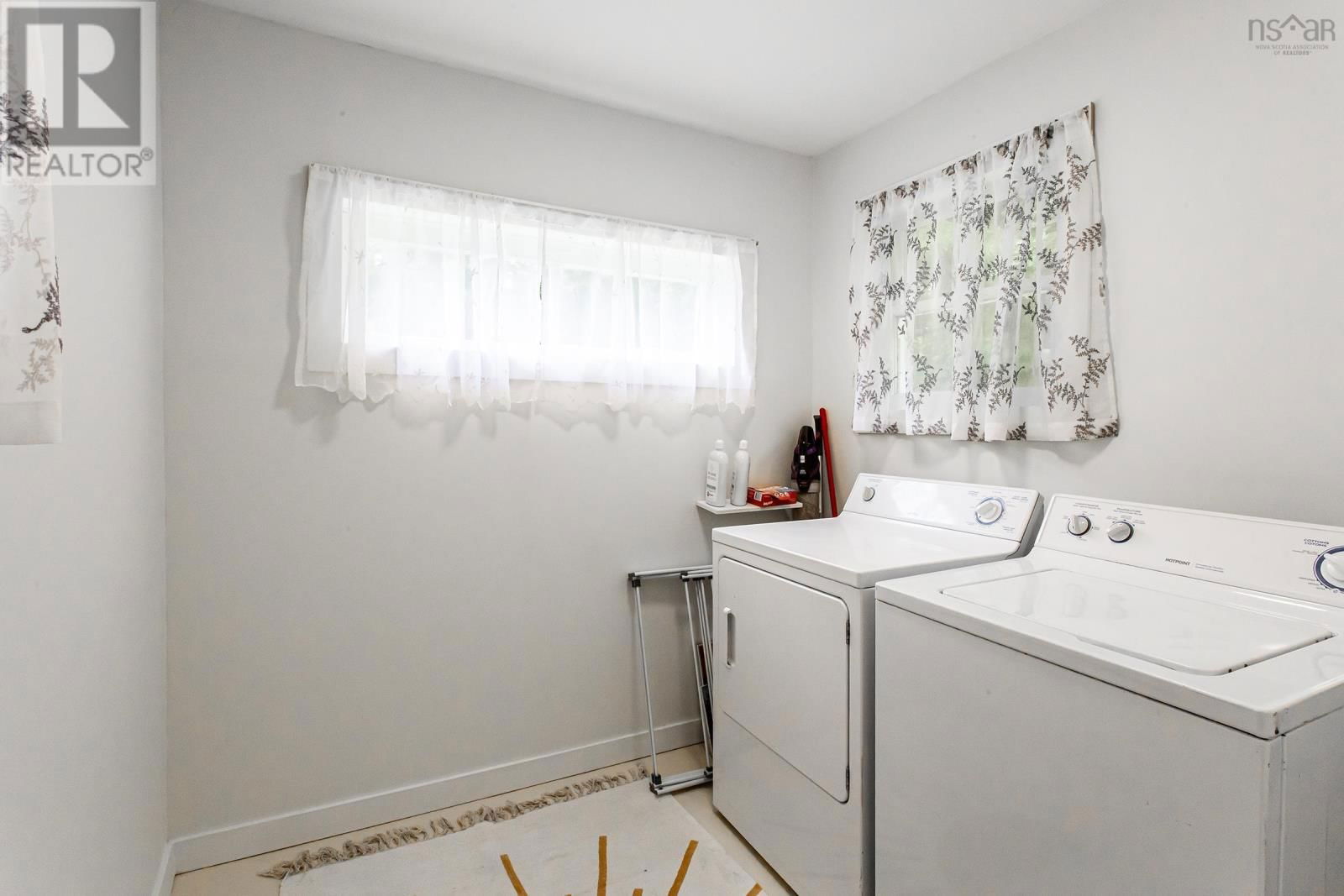 108 COTTAGE STREET Image 23