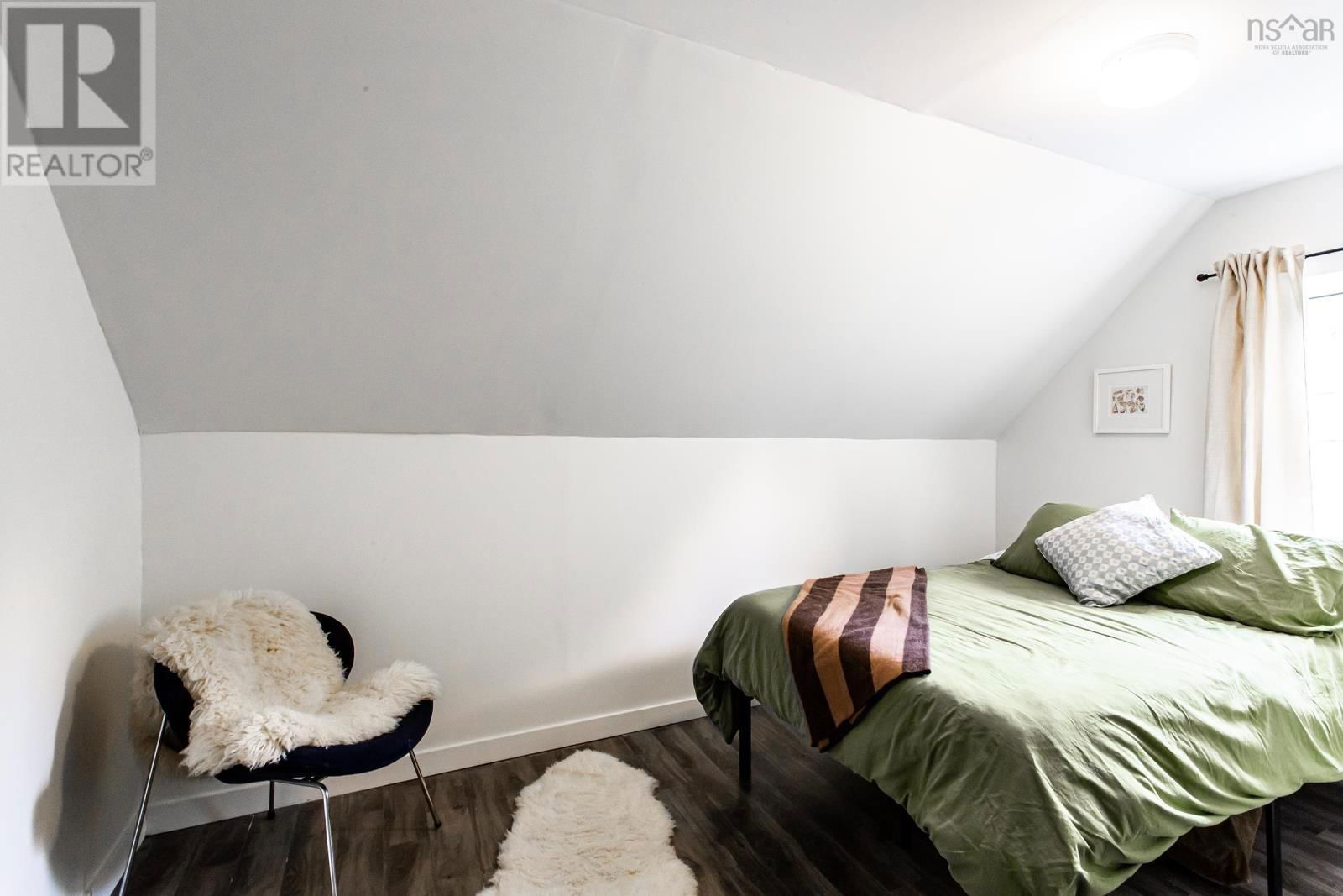 108 COTTAGE STREET Image 24