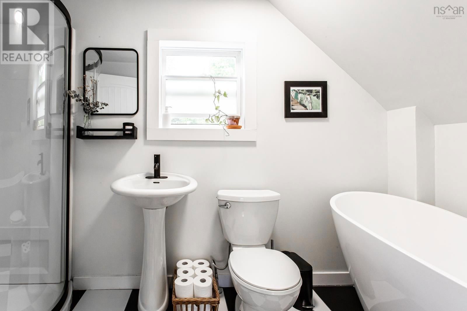 108 COTTAGE STREET Image 27