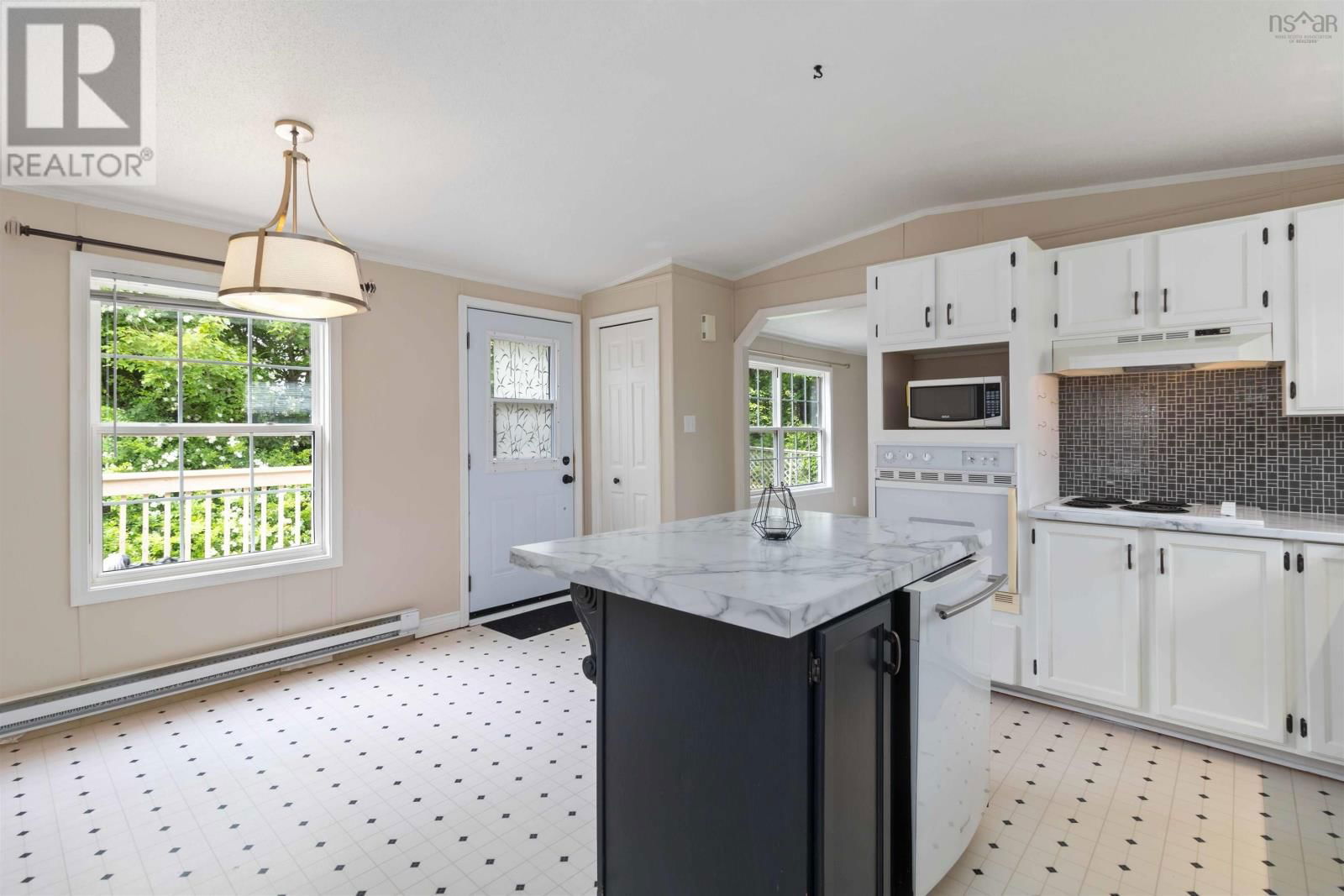 12 COLETON COURT Image 1