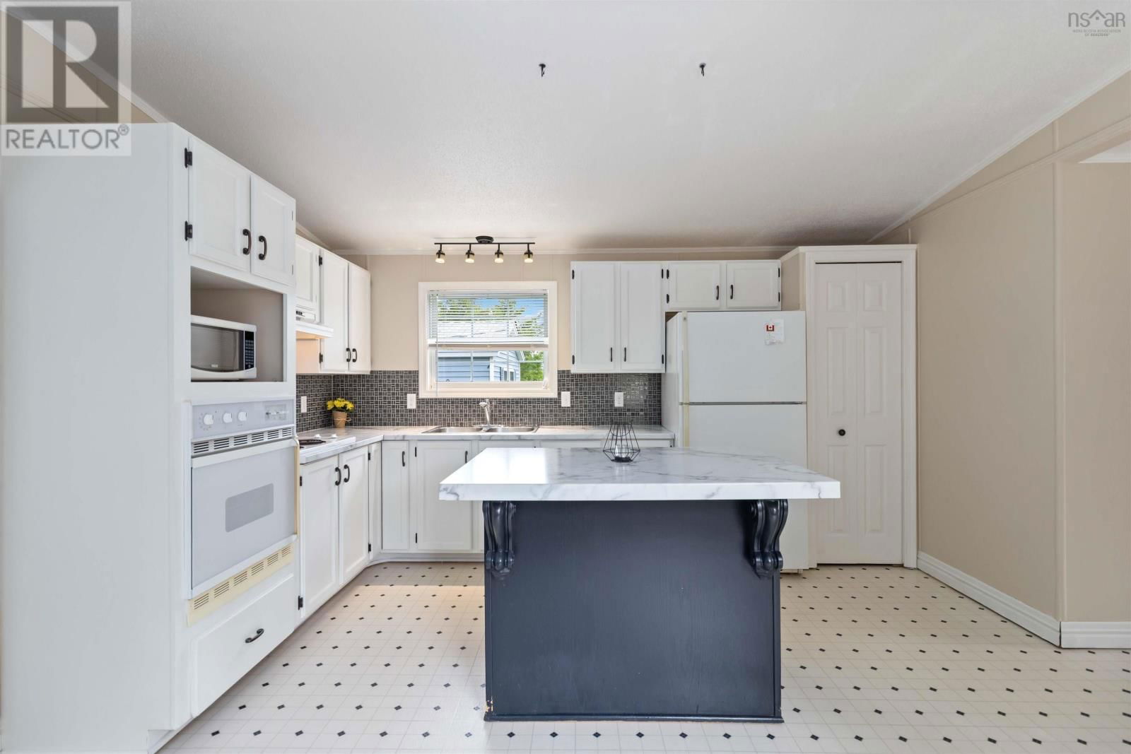 12 COLETON COURT Image 11