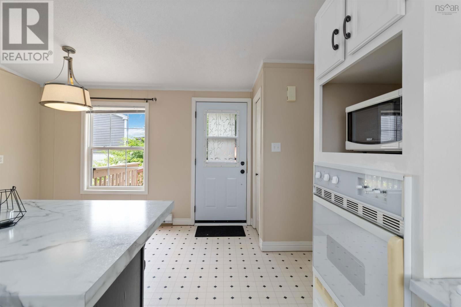 12 COLETON COURT Image 14