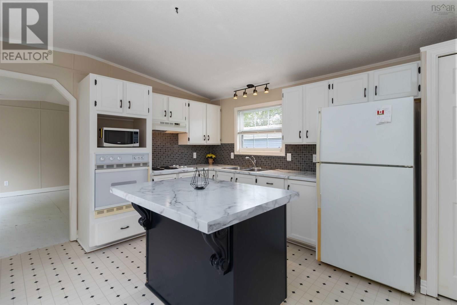 12 COLETON COURT Image 15