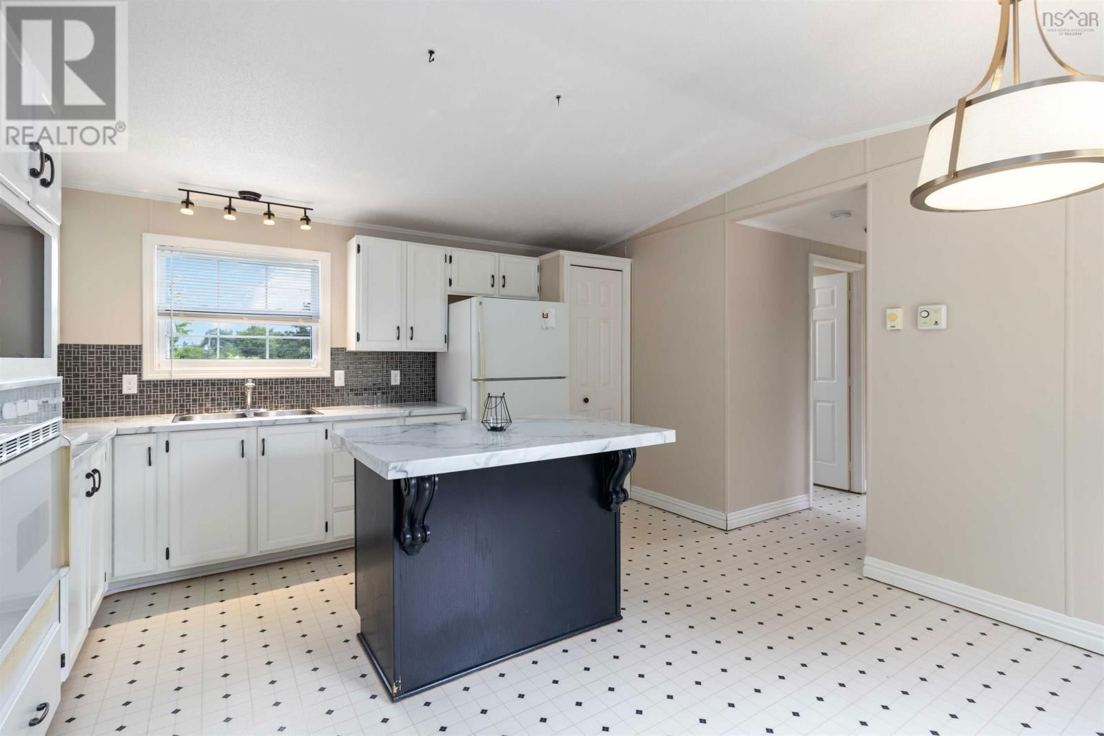 12 COLETON COURT Image 3