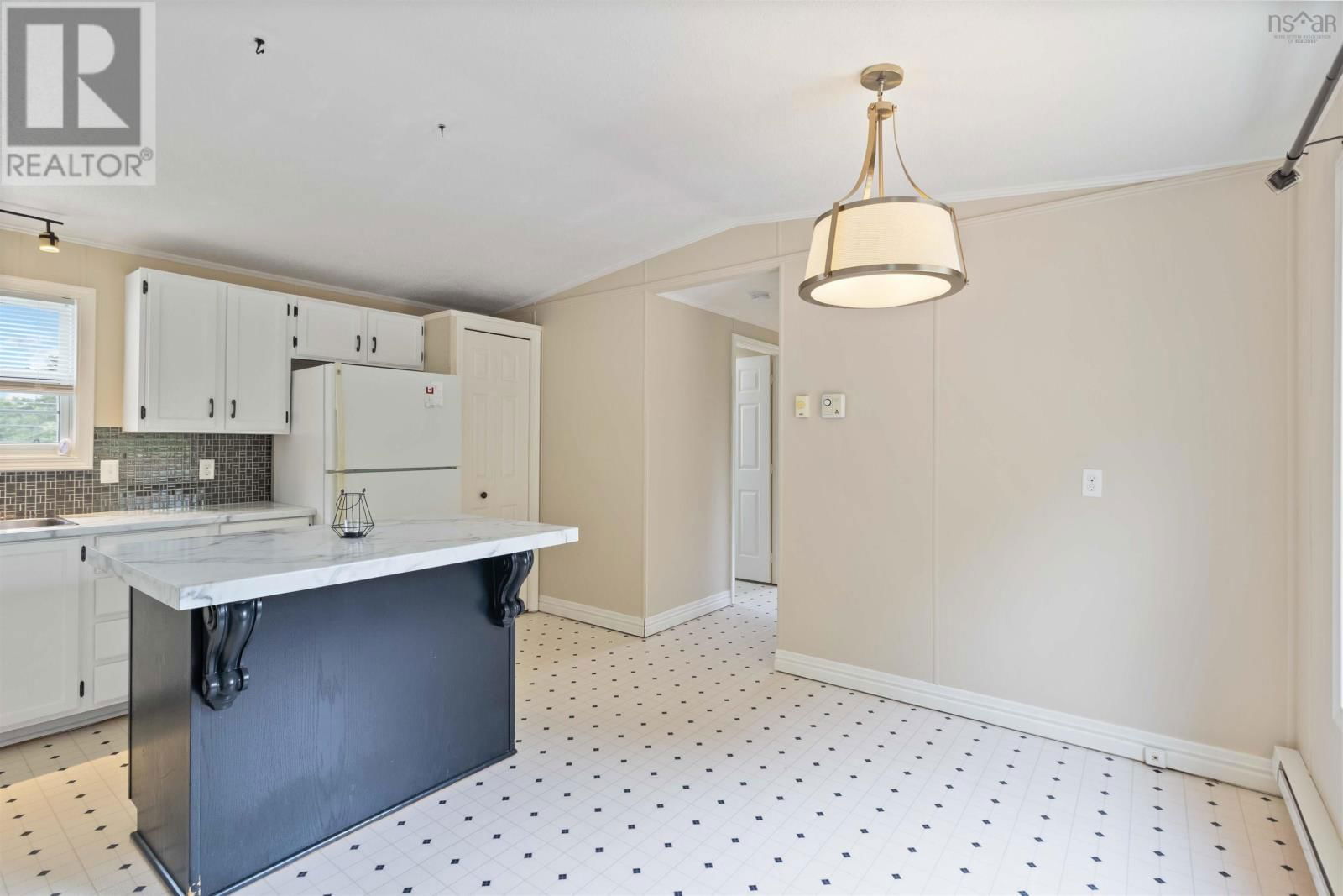12 COLETON COURT Image 9