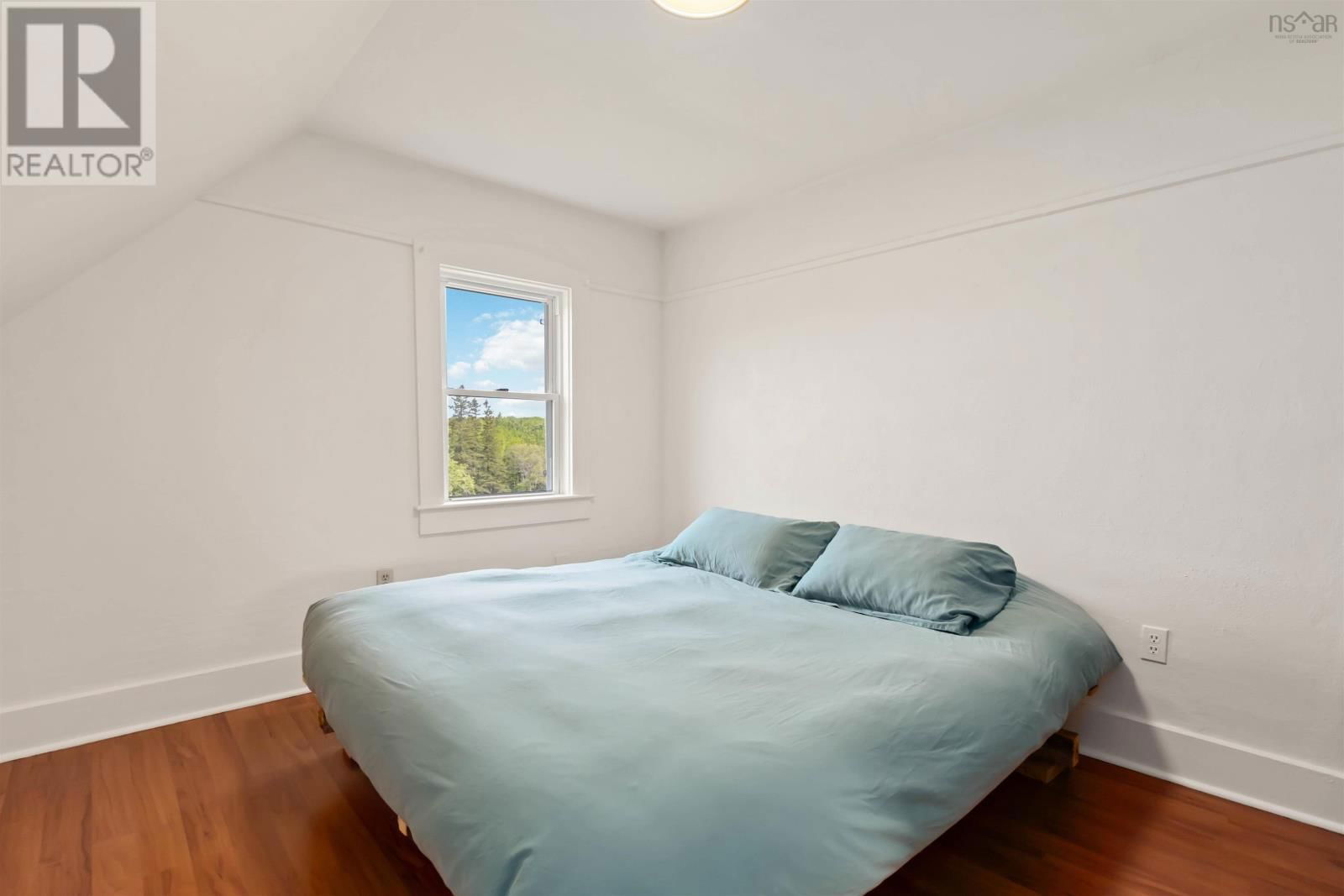 326 COPELAND ROAD Image 21