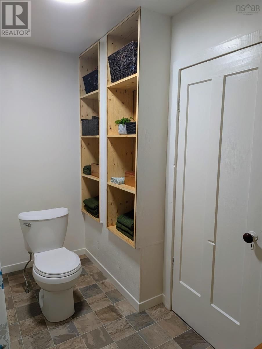326 COPELAND ROAD Image 24