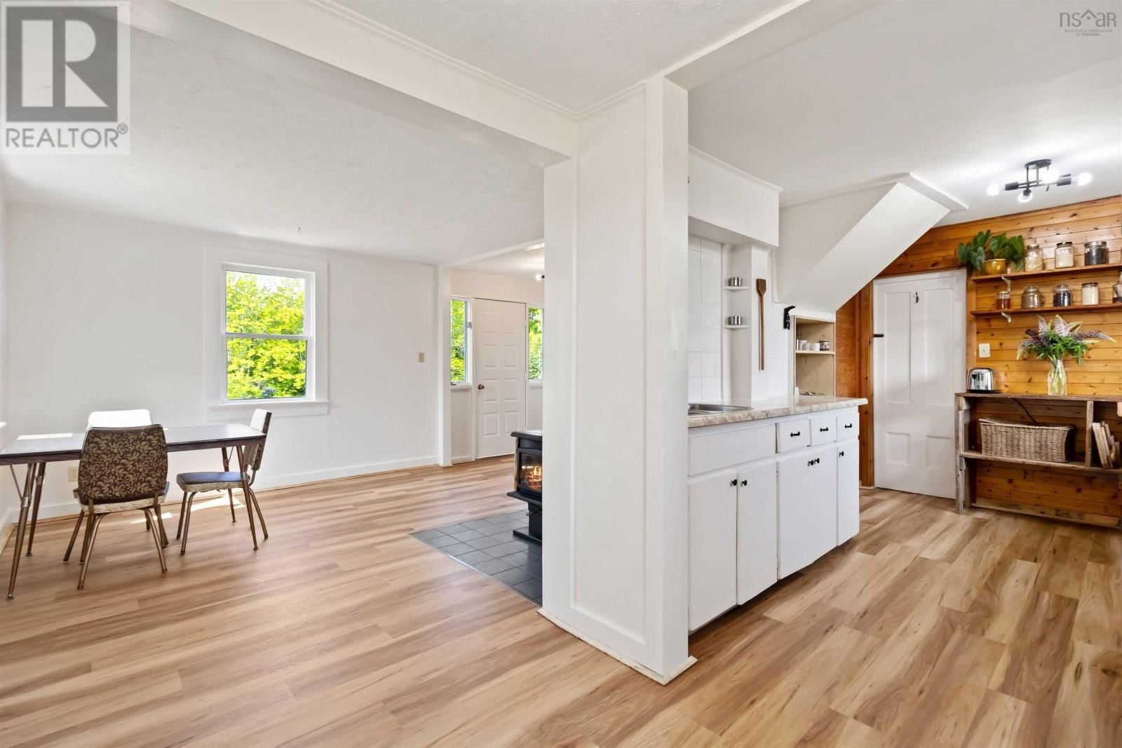326 COPELAND ROAD Image 5