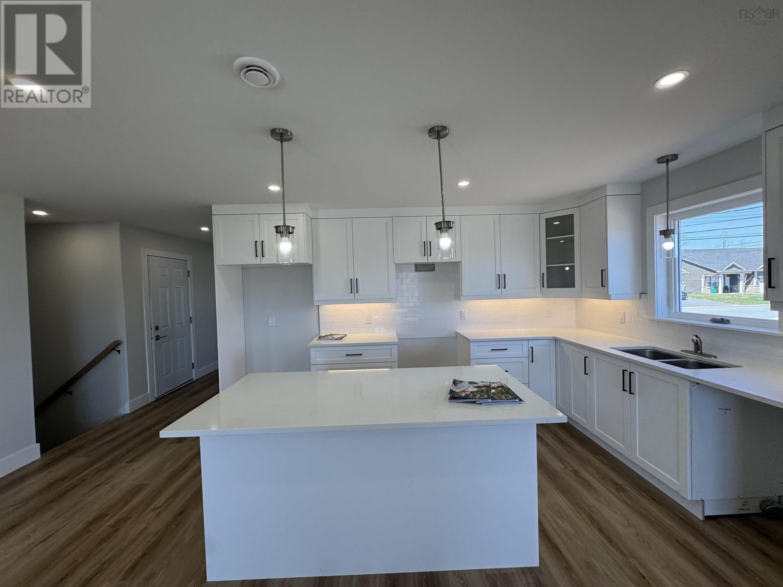 5 GOLDENROD COURT Image 8