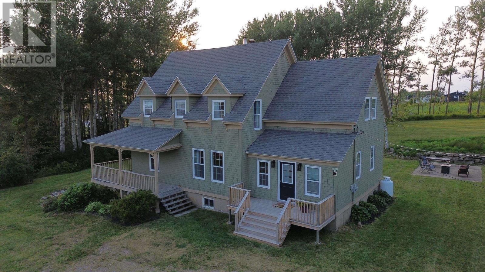 21 Fraser Street, Port Hood, Nova Scotia B0E 2W0