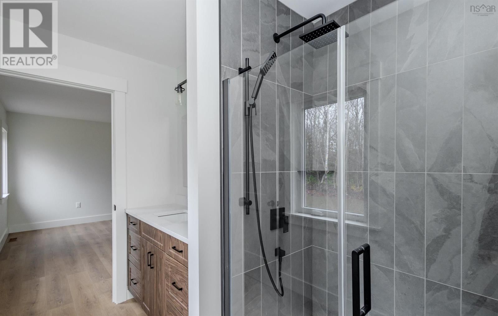 43 EMERSON DRIVE Image 19