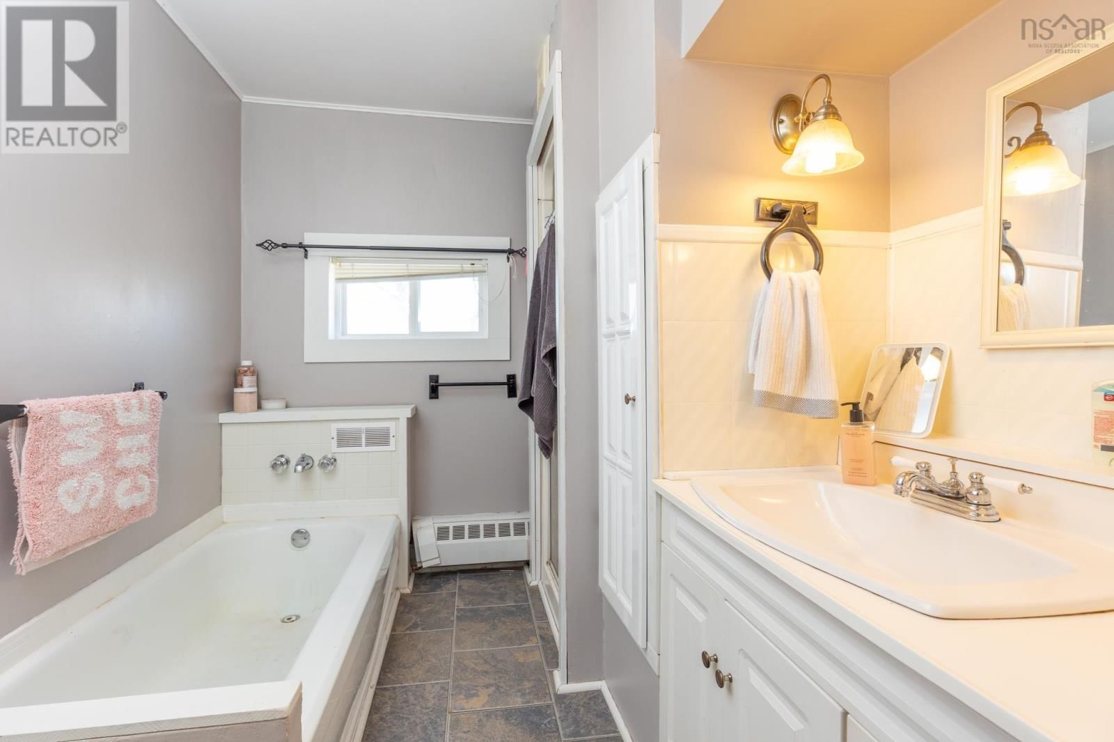 22 BAKER STREET Image 31