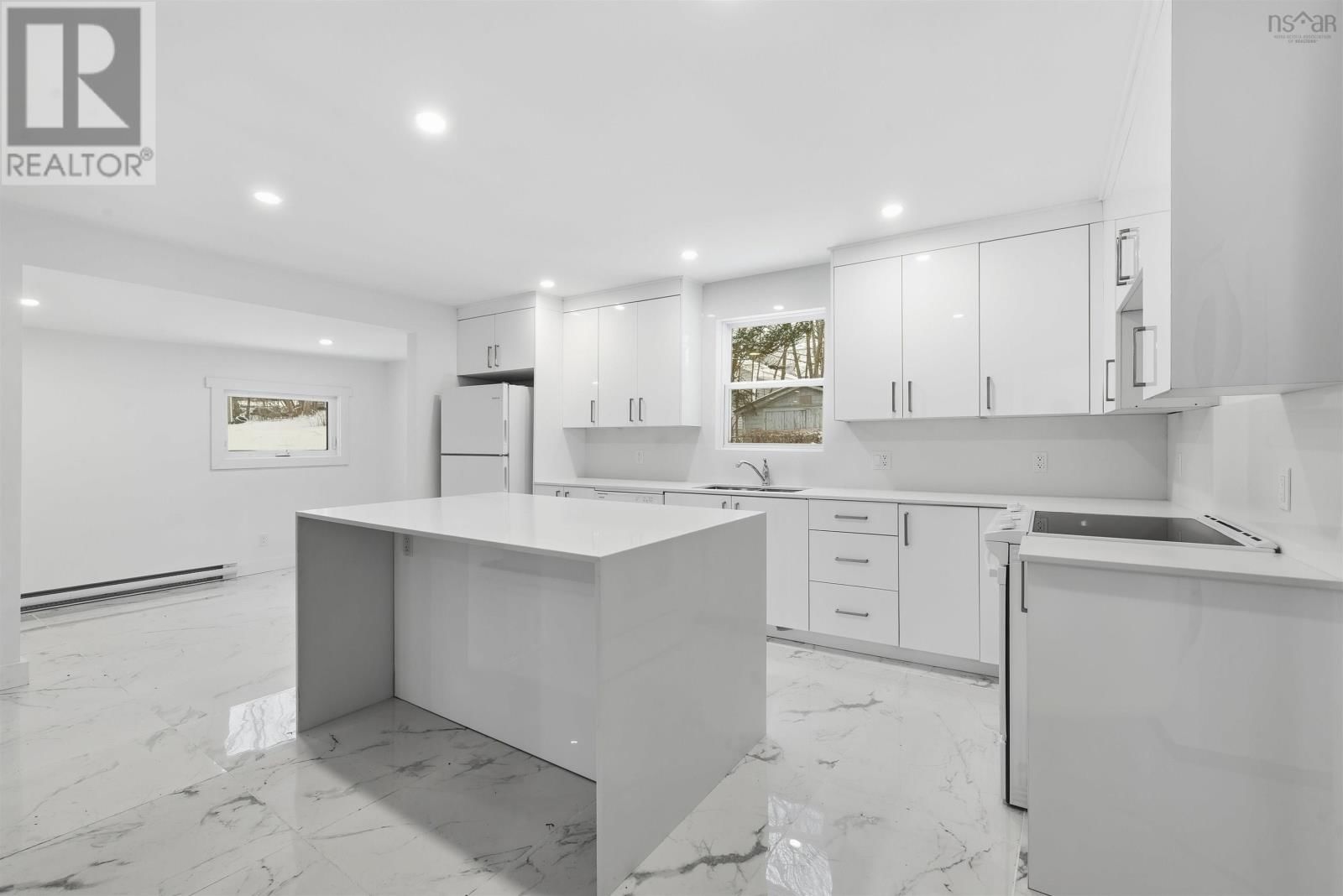 221 MACLEAN STREET Image 17