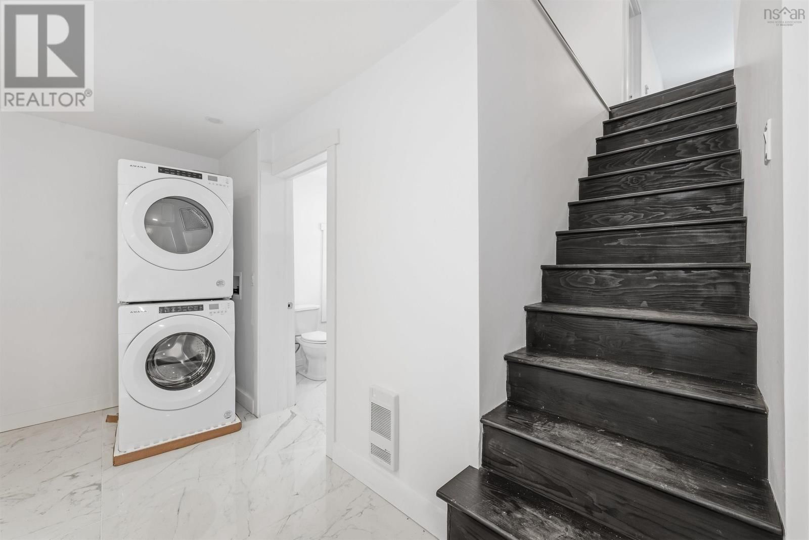 221 MACLEAN STREET Image 19