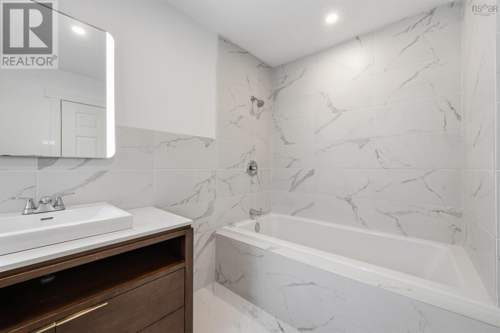 221 MACLEAN STREET Image 21