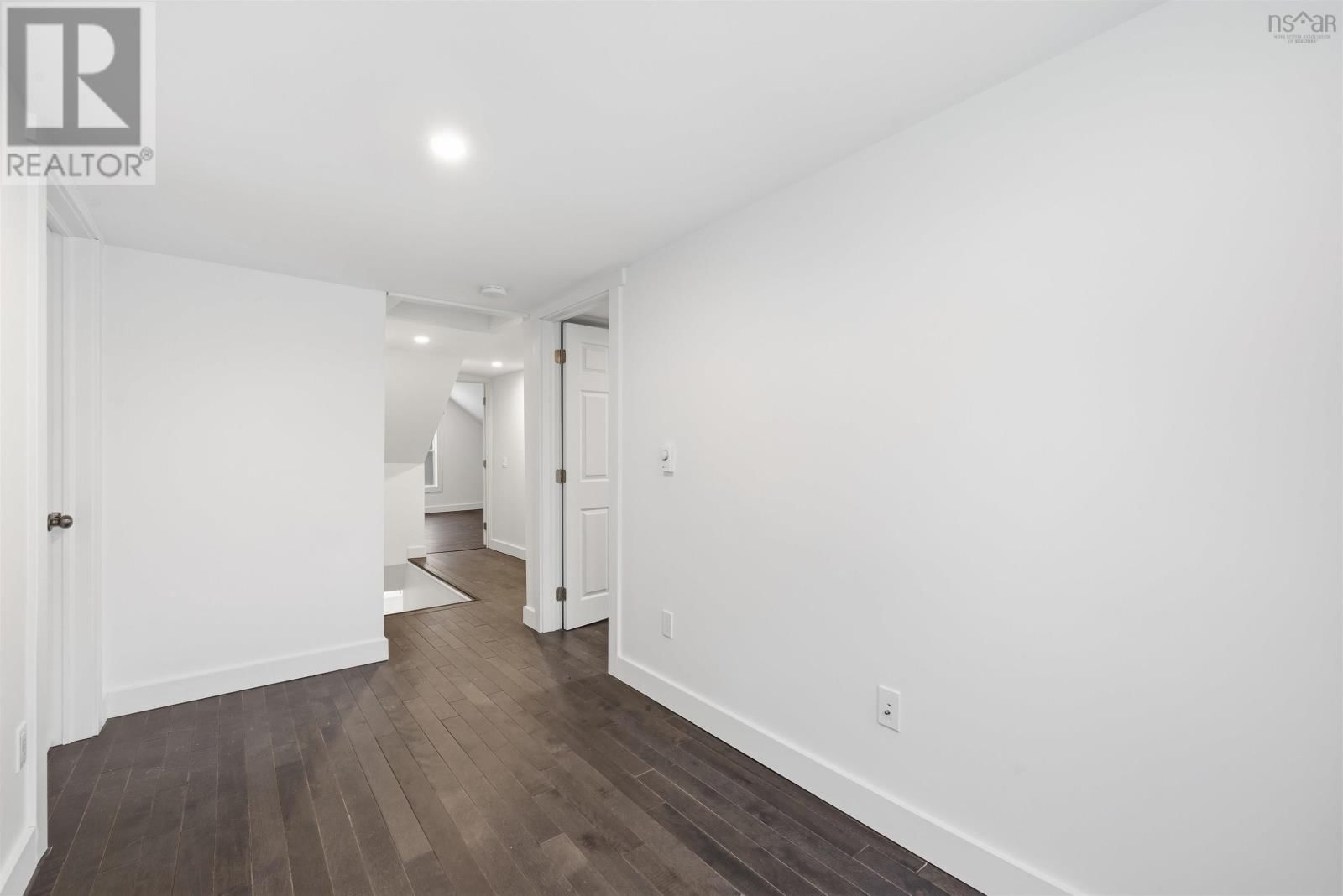 221 MACLEAN STREET Image 25