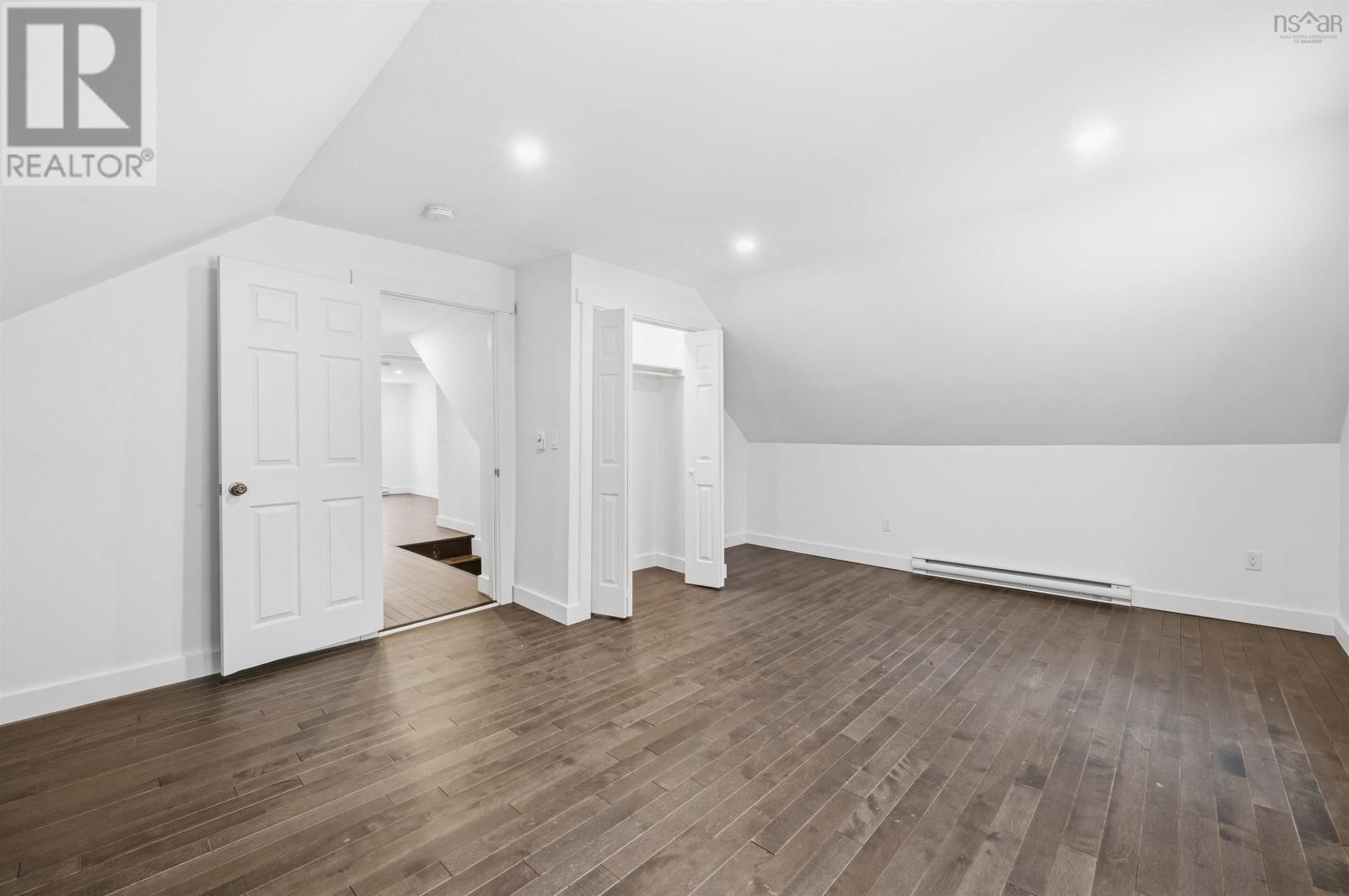 221 MACLEAN STREET Image 31