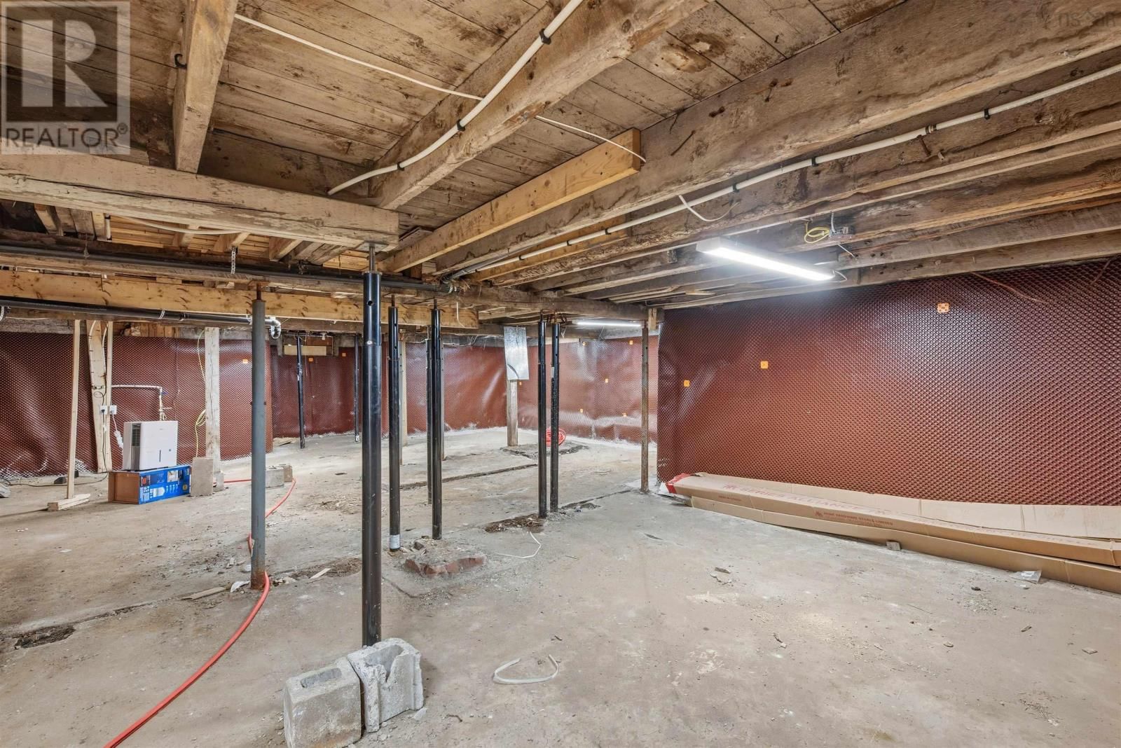 221 MACLEAN STREET Image 35