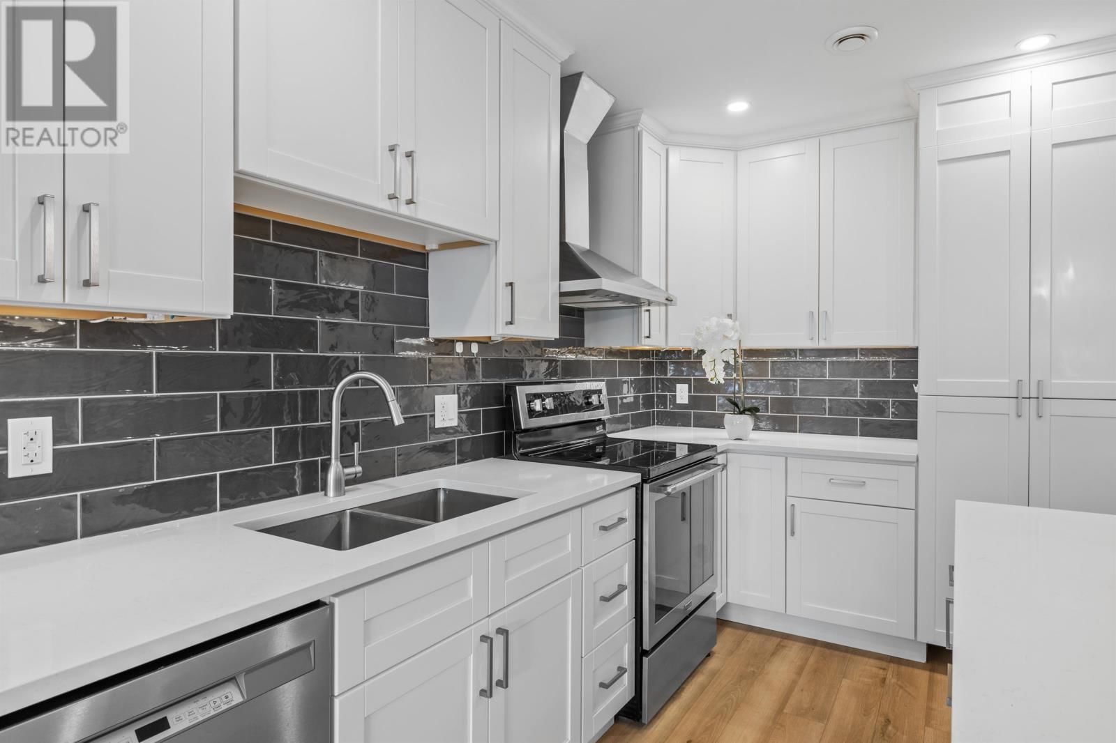 62 KINDRED AVENUE Image 11