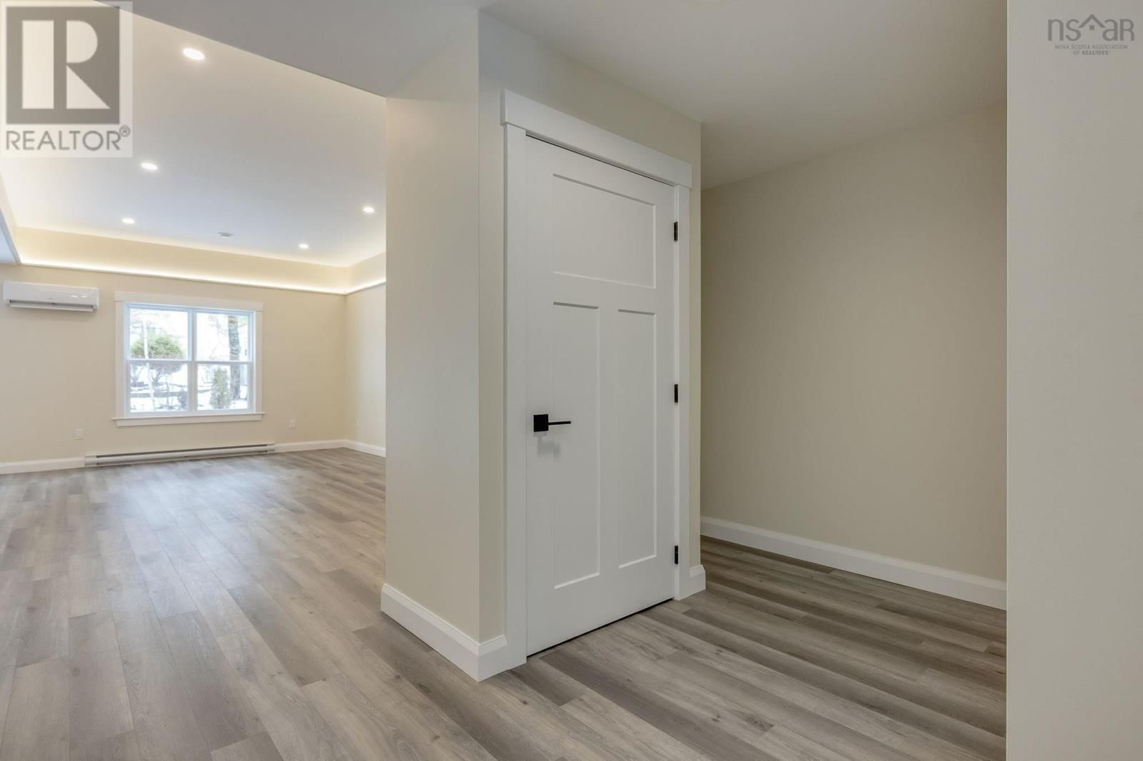 10 PETERSON STREET Image 11