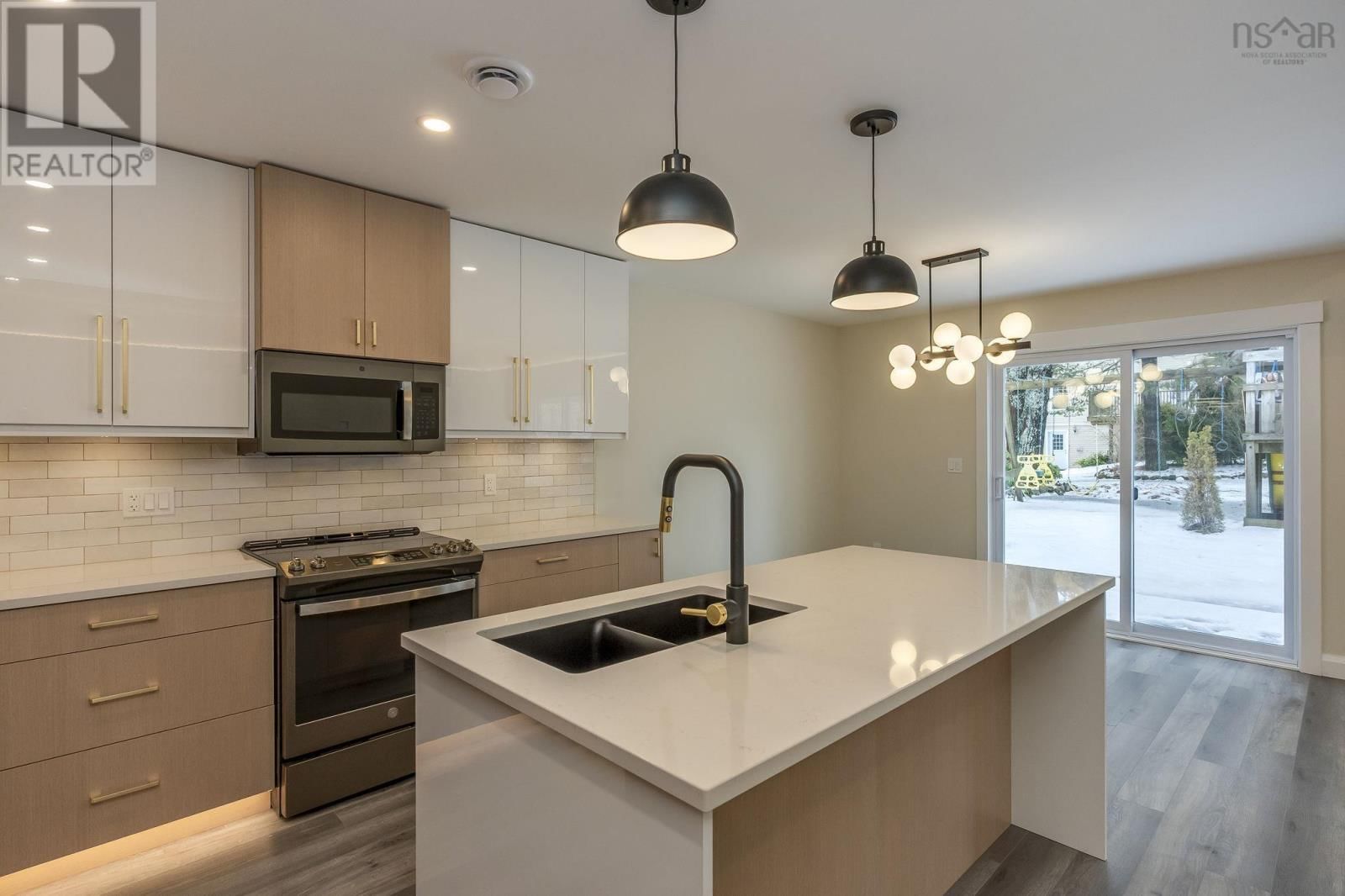 10 PETERSON STREET Image 16