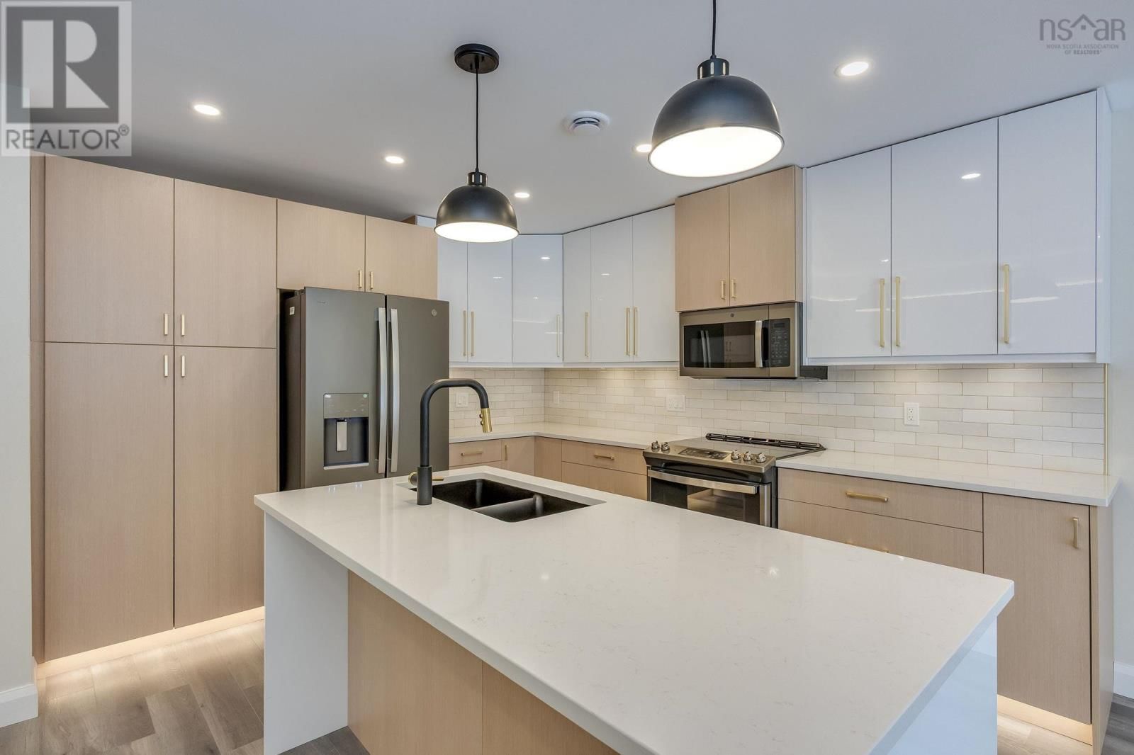 10 PETERSON STREET Image 17