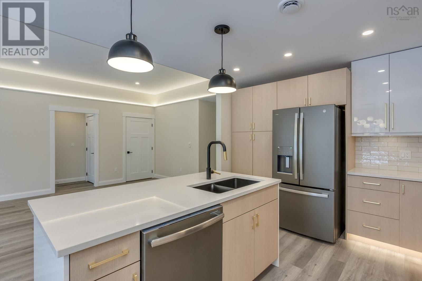 10 PETERSON STREET Image 18