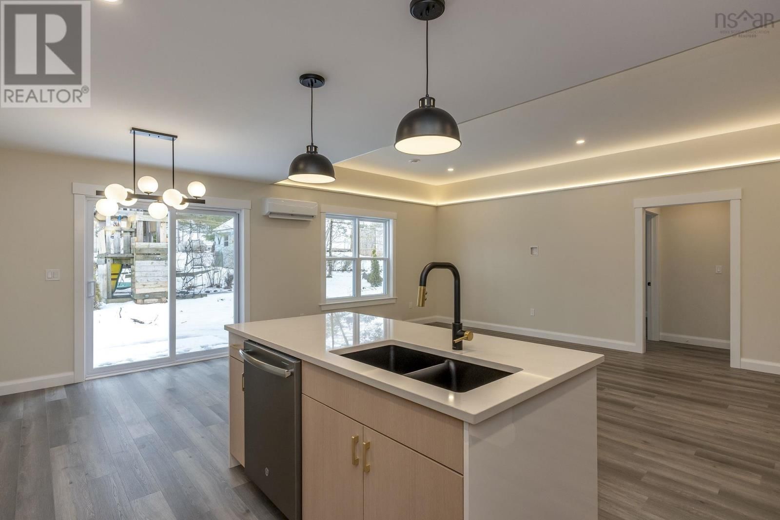 10 PETERSON STREET Image 19