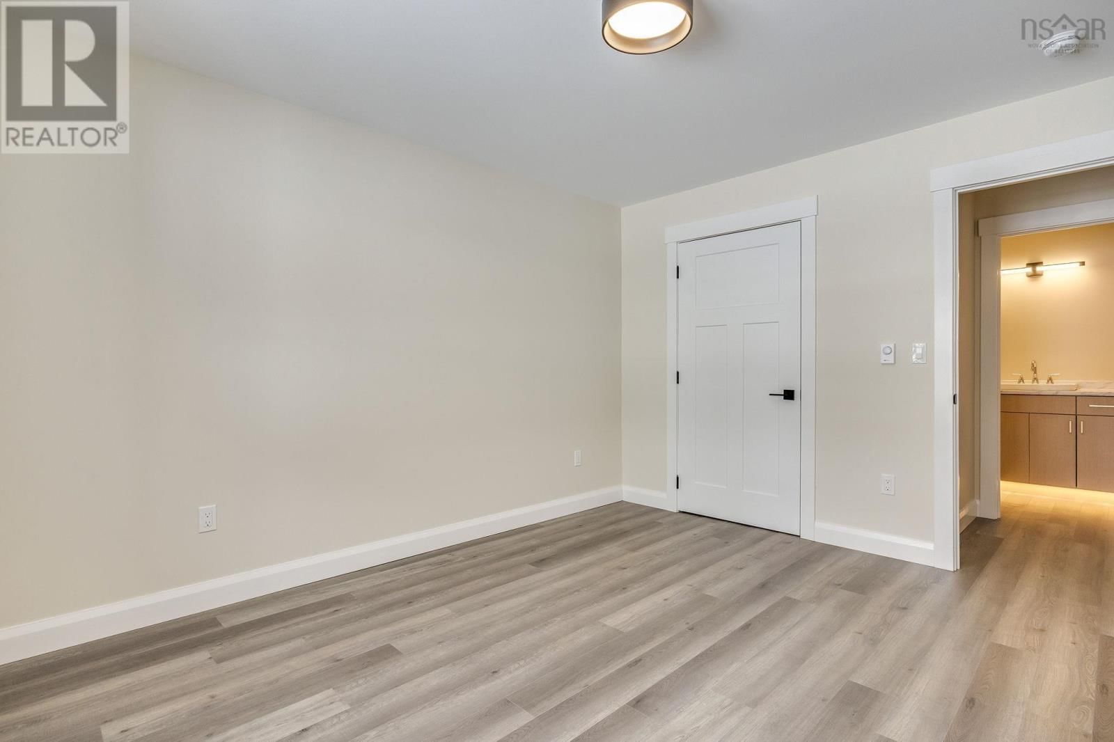 10 PETERSON STREET Image 23