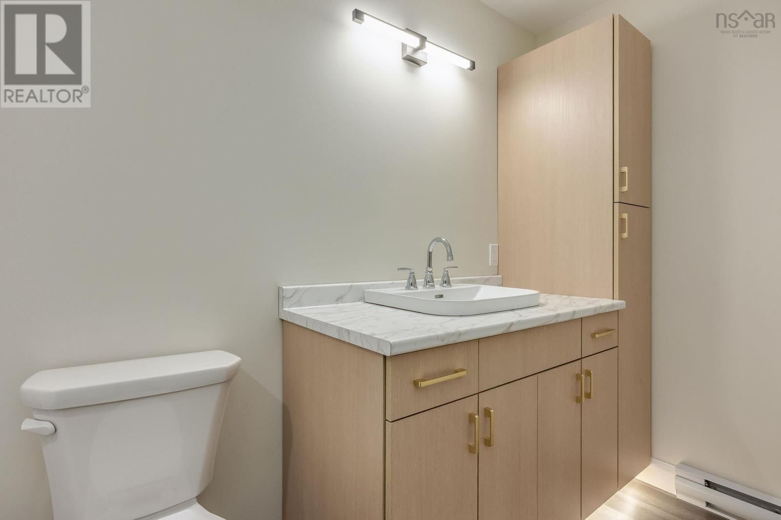 10 PETERSON STREET Image 26