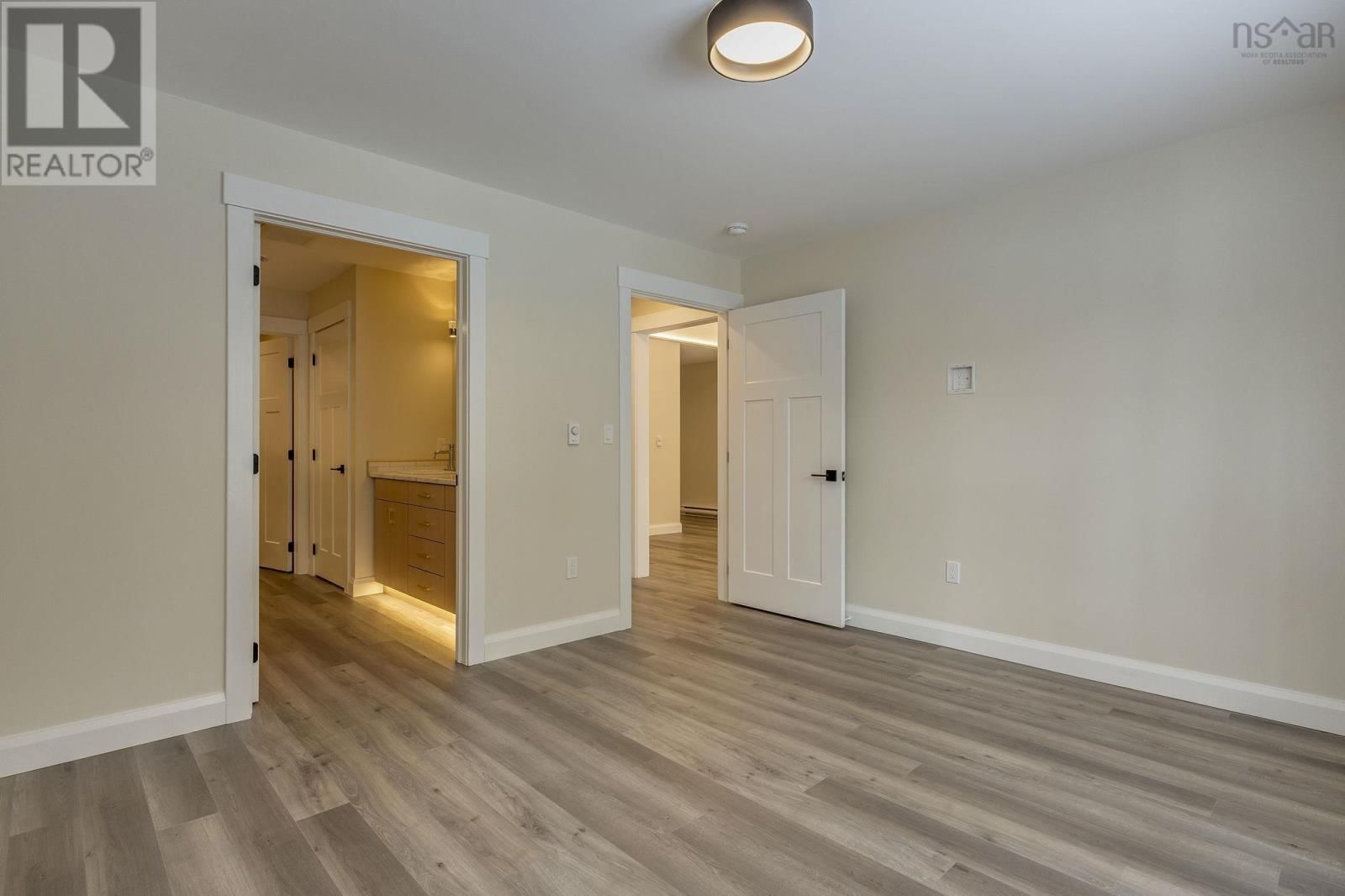 10 PETERSON STREET Image 27