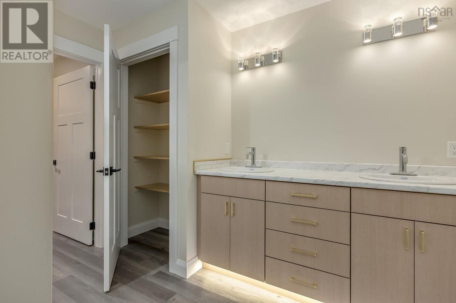 10 PETERSON STREET Image 29