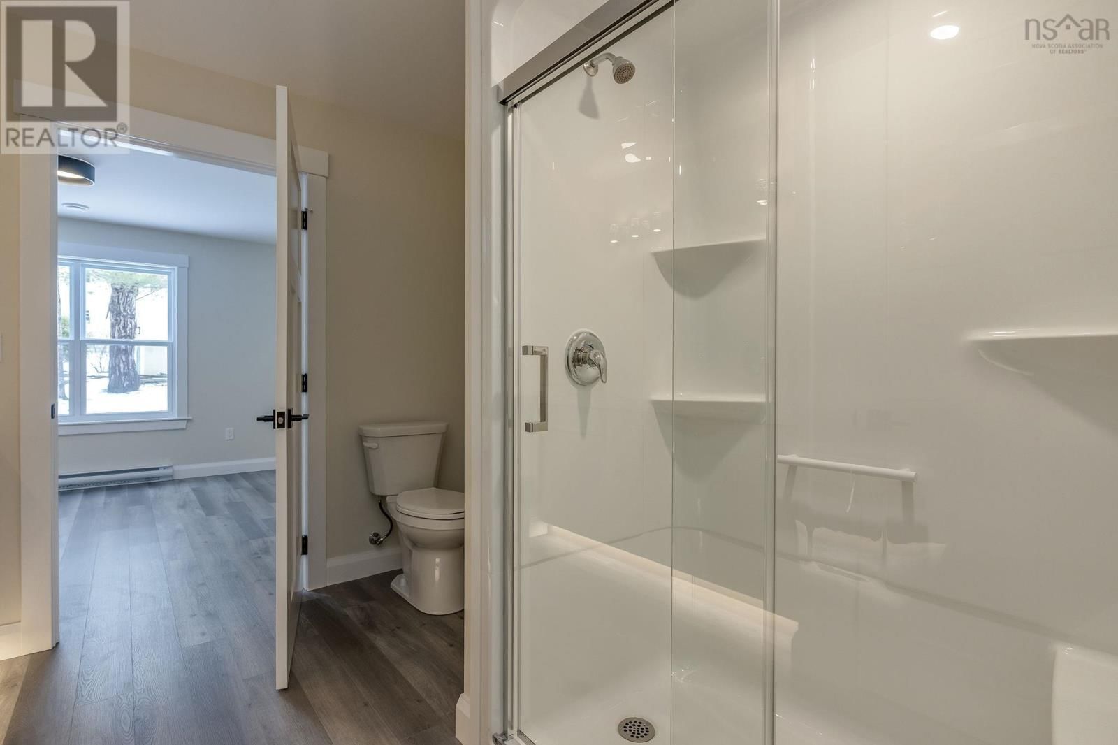 10 PETERSON STREET Image 30