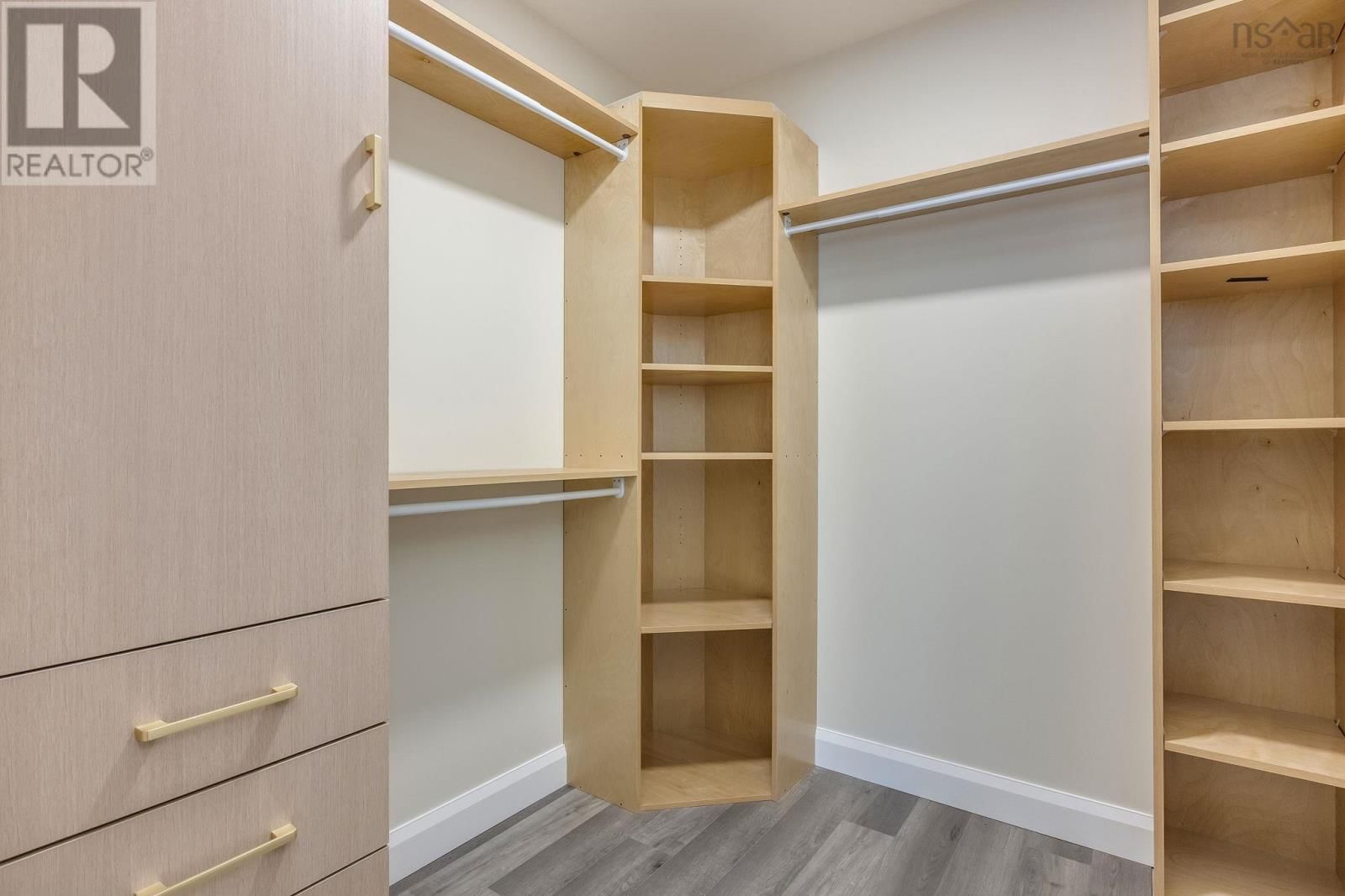 10 PETERSON STREET Image 31