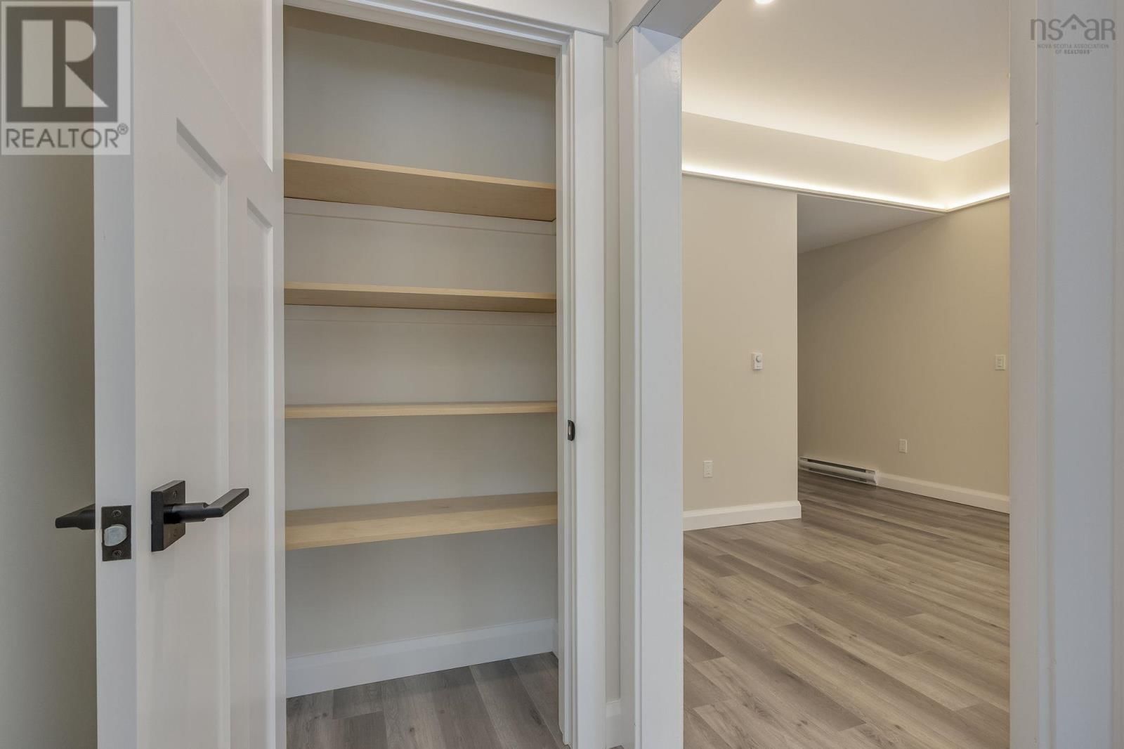 10 PETERSON STREET Image 36