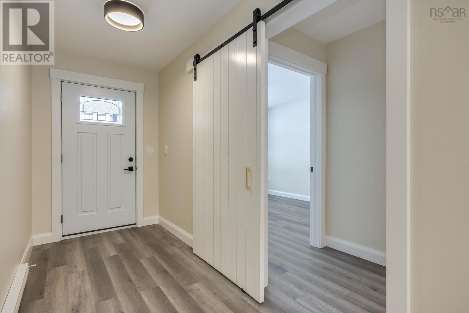 10 PETERSON STREET Image 9