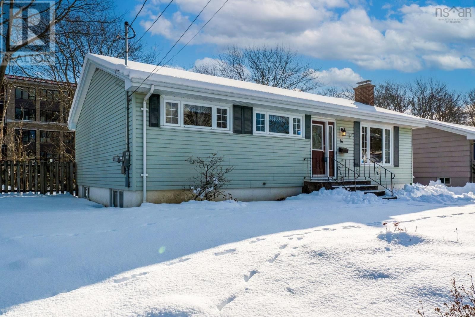 16 CANARY CRESCENT Image 35