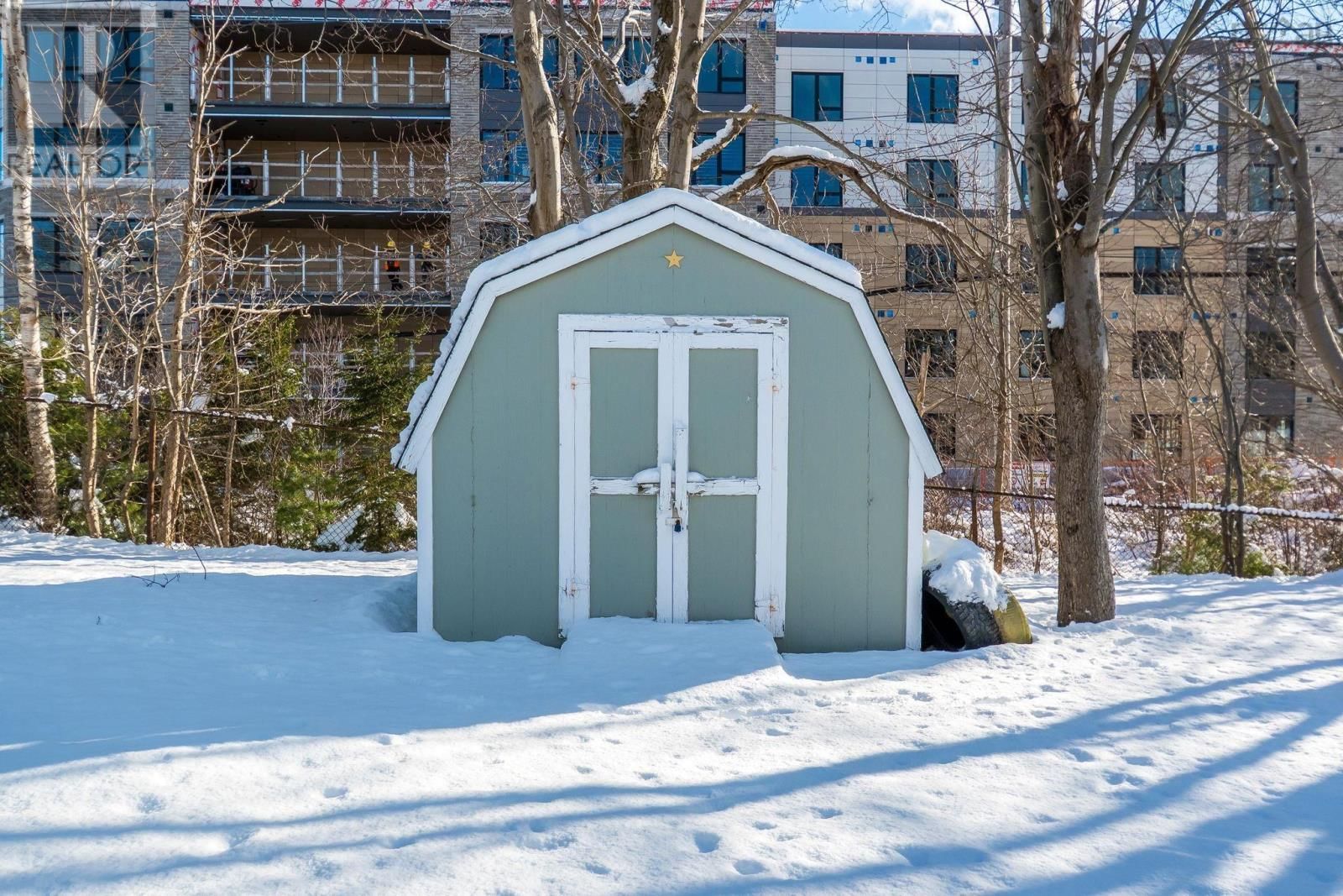 16 CANARY CRESCENT Image 39