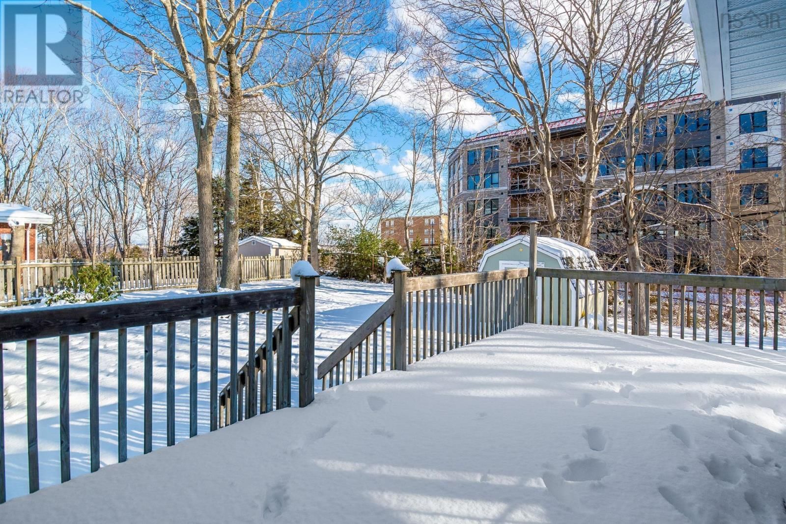 16 CANARY CRESCENT Image 40