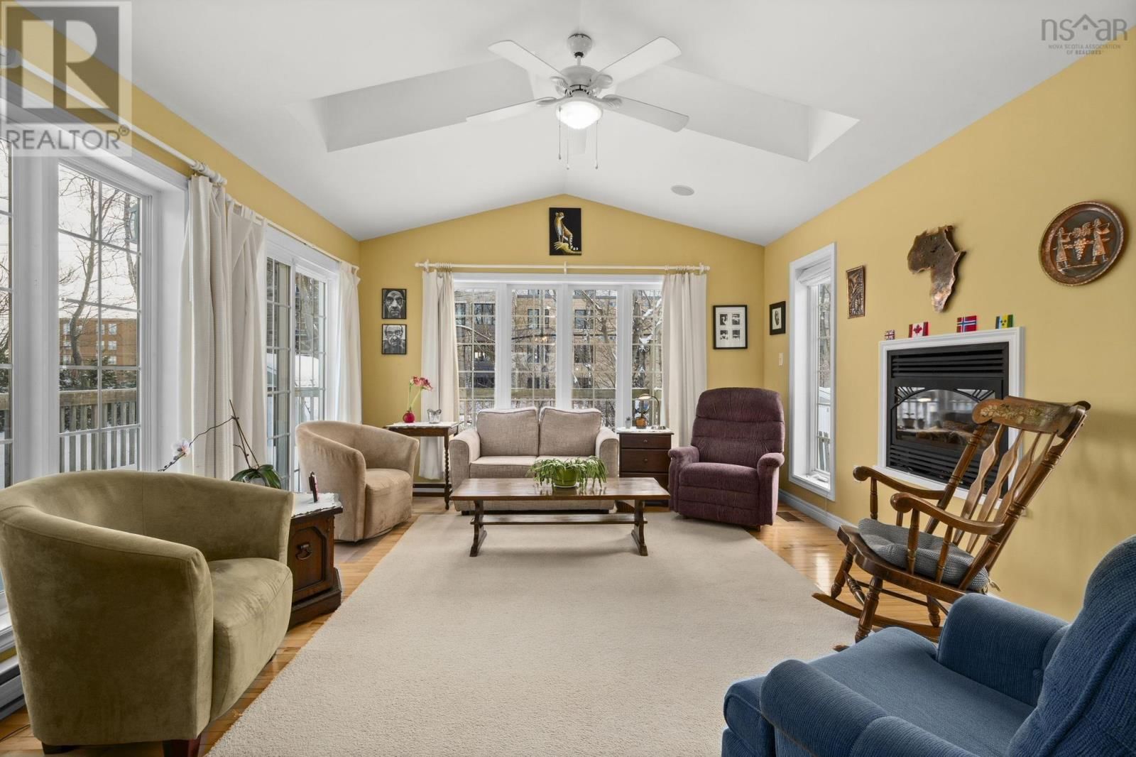 16 CANARY CRESCENT Image 9